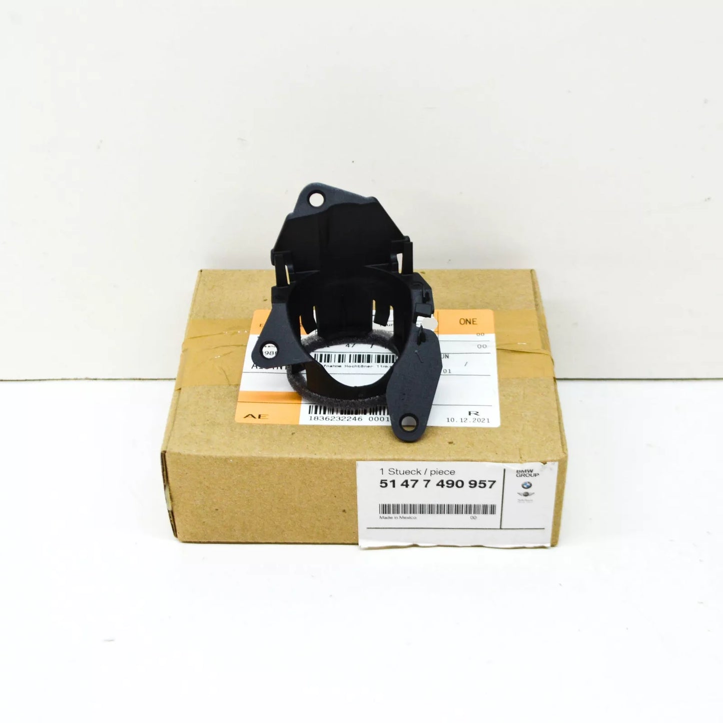 NEW BMW X4 G02 M F98 LEFT TWEETER SPEAKER MOUNT COVER 51477490957 ORIGINAL