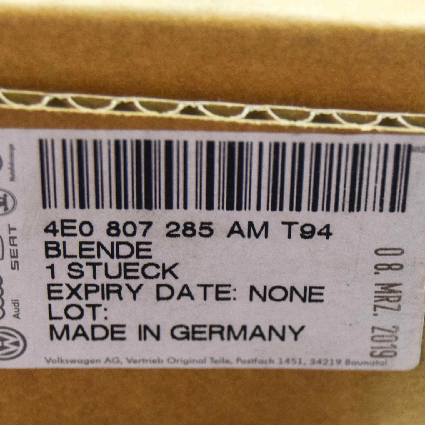 NEW AUDI A8 4E FRONT BUMPER NUMBER PLATE FILLER 4E0807285AM T94 GENUINE