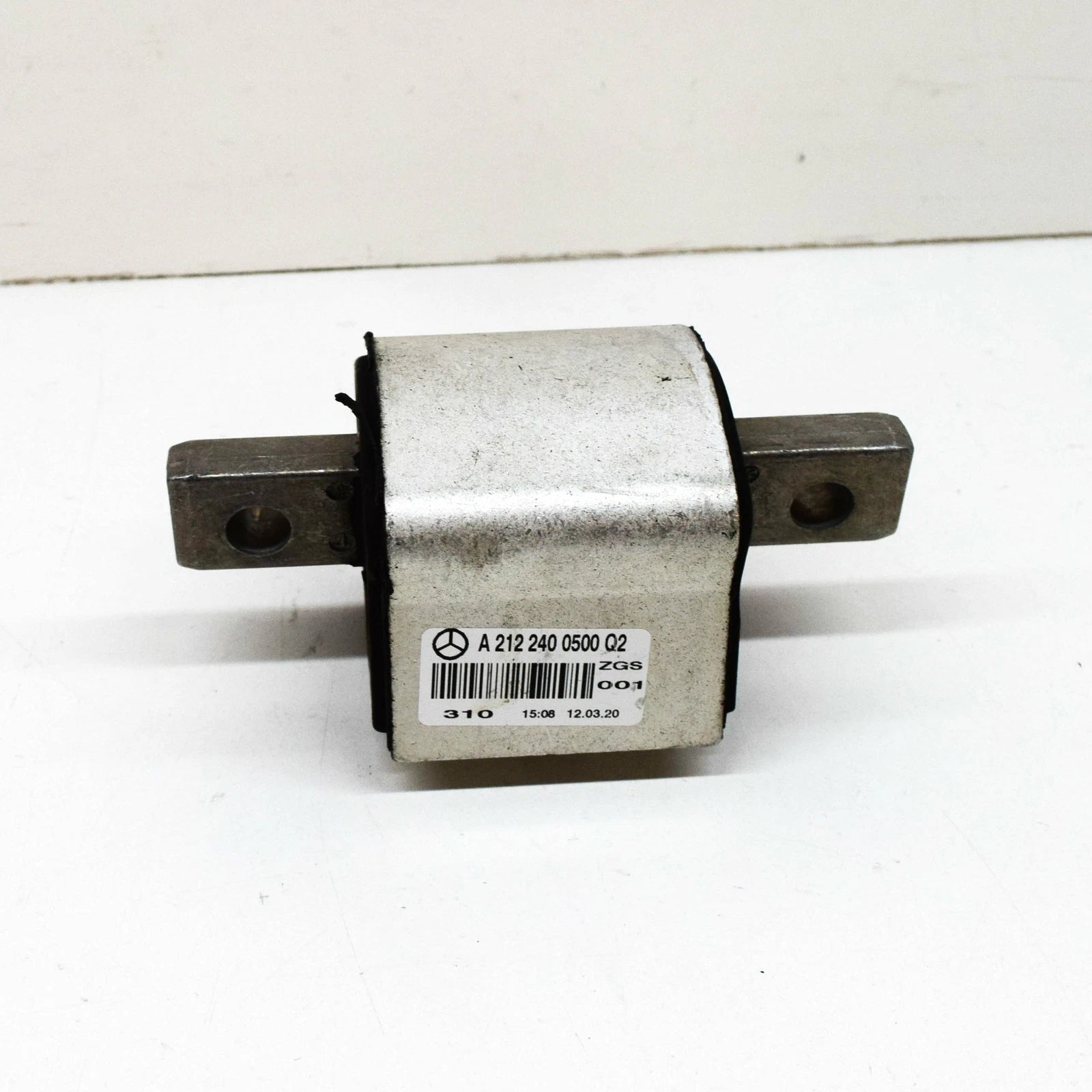 NEW MERCEDES-BENZ E W212 REAR GEARBOX TRANSMISSION MOUNT A2122400500 ORIGINAL