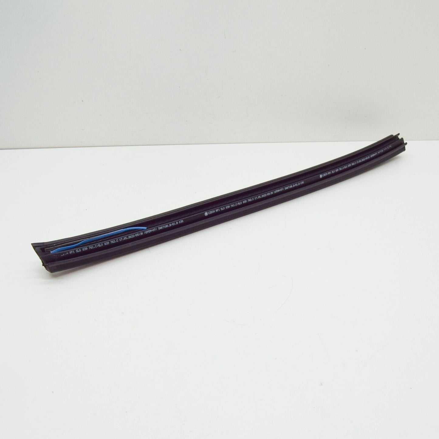 NEW SKODA YETI 5L REAR LEFT WHEEL ARCH DOOR SEAL 5L0839761C ORIGINAL
