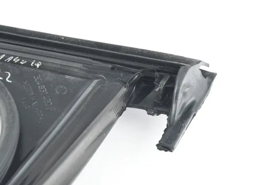 NEW VOLKSWAGEN PASSAT B7 FRONT RIGHT DOOR WINDOW GUIDE 3C4837432F5AP ORIGINAL