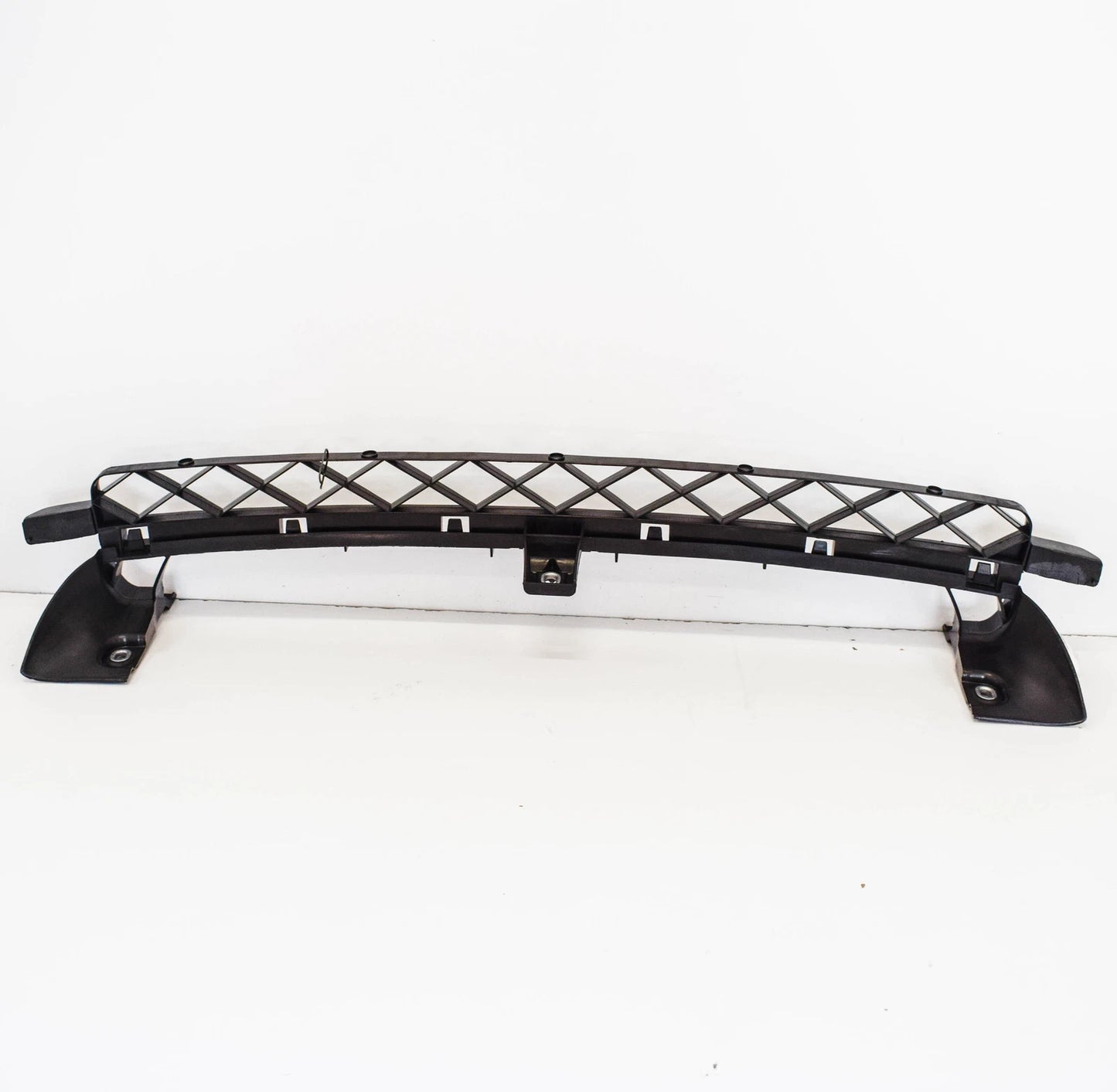 NEW VW PASSAT B8 FRONT BUMPER GUIDE CENTER 561805705A 2015