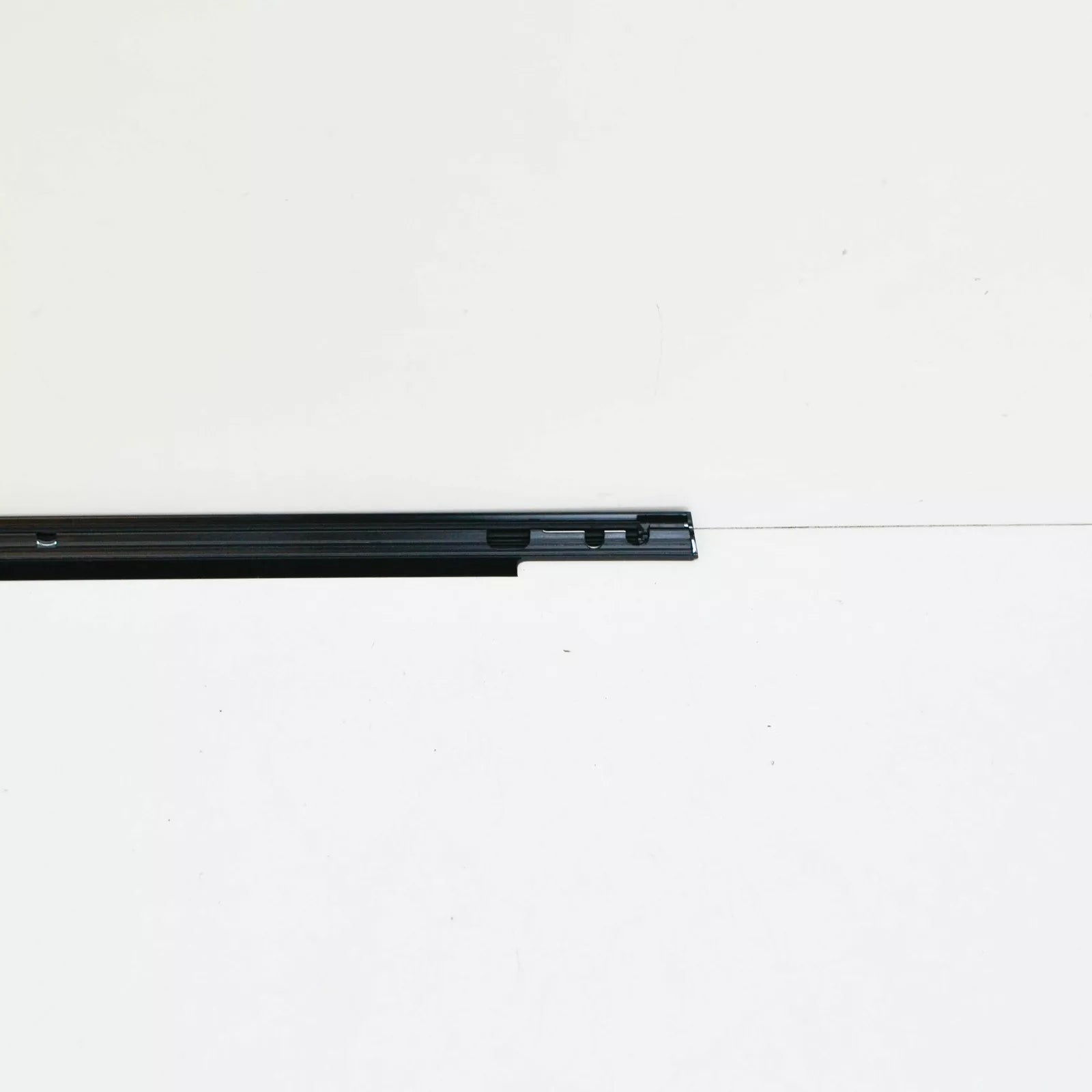 NEW MB B W245 FRONT LEFT DOOR OUTSIDE SEALING RAIL A1697200124