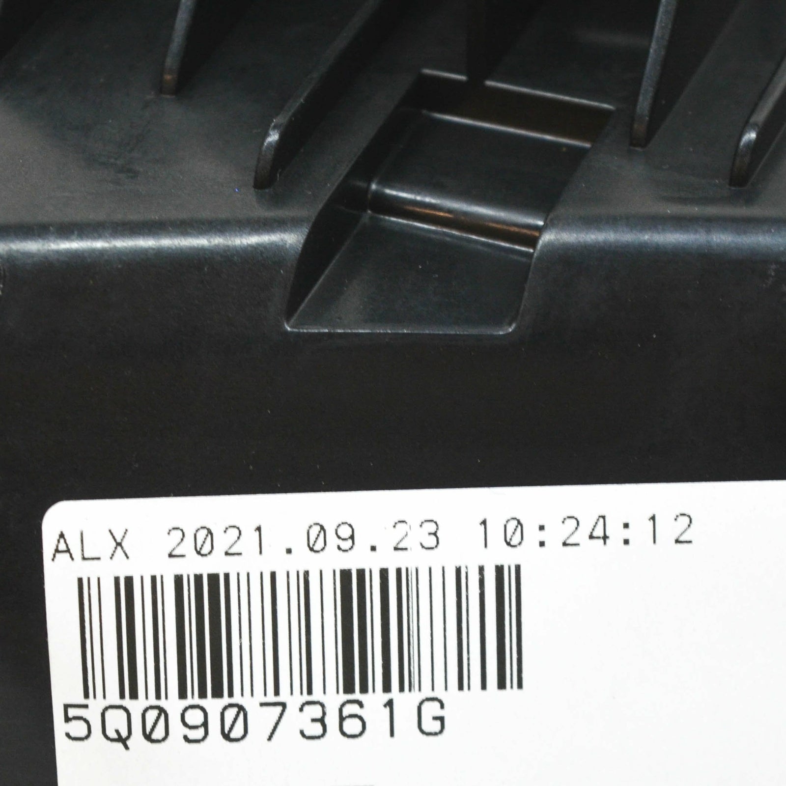 NEW AUDI Q3 F3 ENGINE BAY CENTRAL FUSE AND RELAY BOX HOUSING 5Q0907361G ORIGINAL