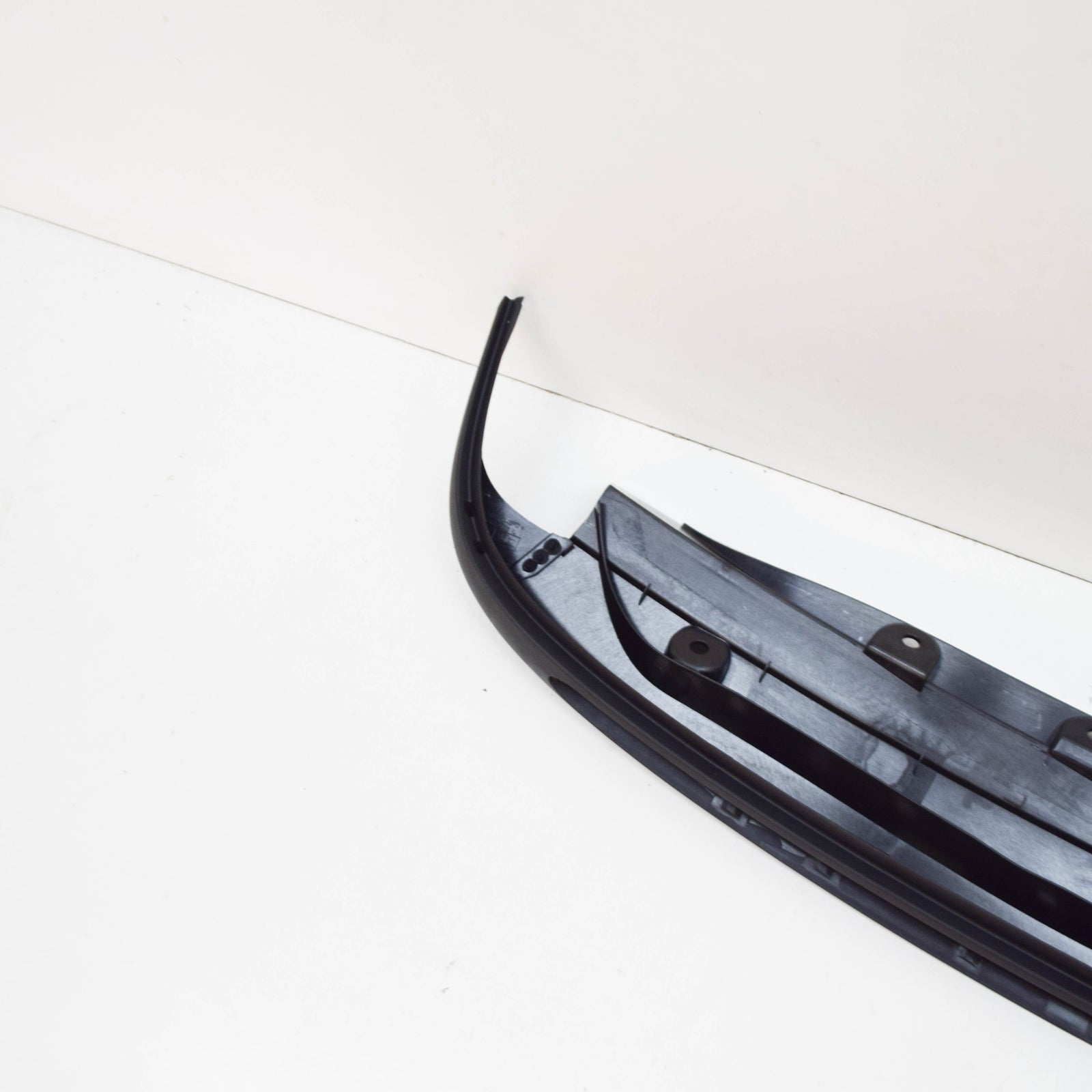 new mini clubman r55 rear roof tail light molding 51137168087 original