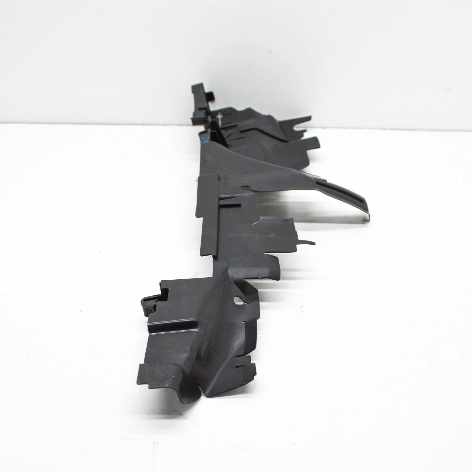 NEW VOLKSWAGEN TIGUAN AD RIGHT RADIATOR AIR GUIDE 5NN121284AP ORIGINAL