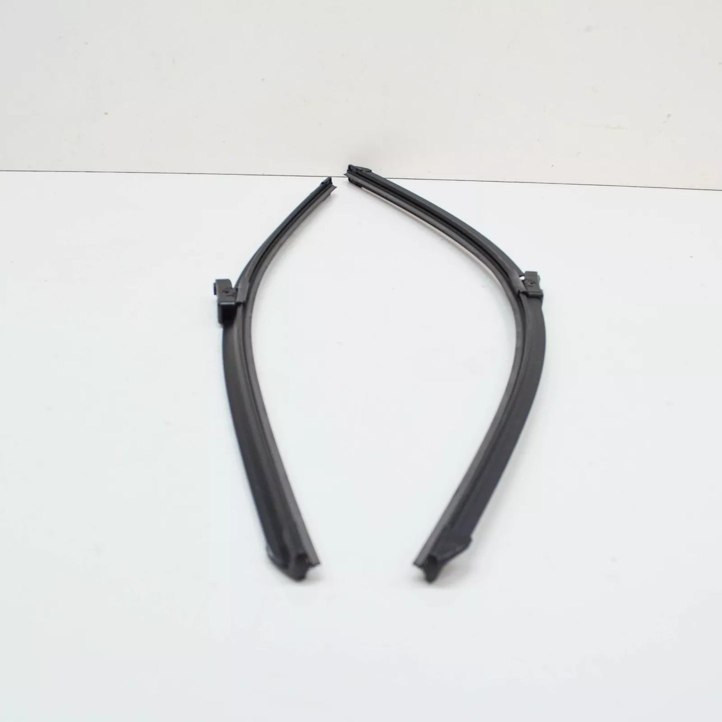 NEW VOLKSWAGEN TIGUAN MK1 FRONT WIPER BLADES SET 5NB998002 ORIGINAL