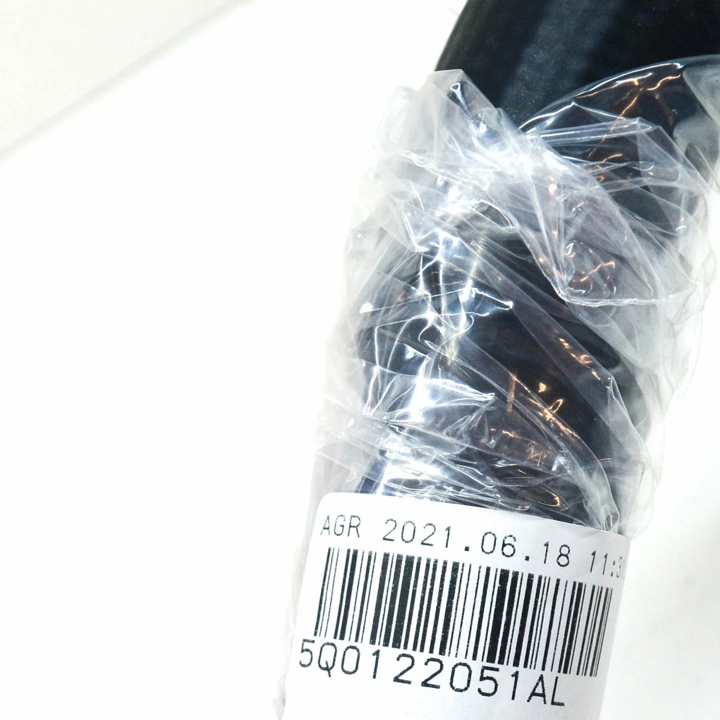 NEW AUDI A3 S3 CABRIO 8V ENGINE WATER COOLANT HOSE 5Q0122051AL