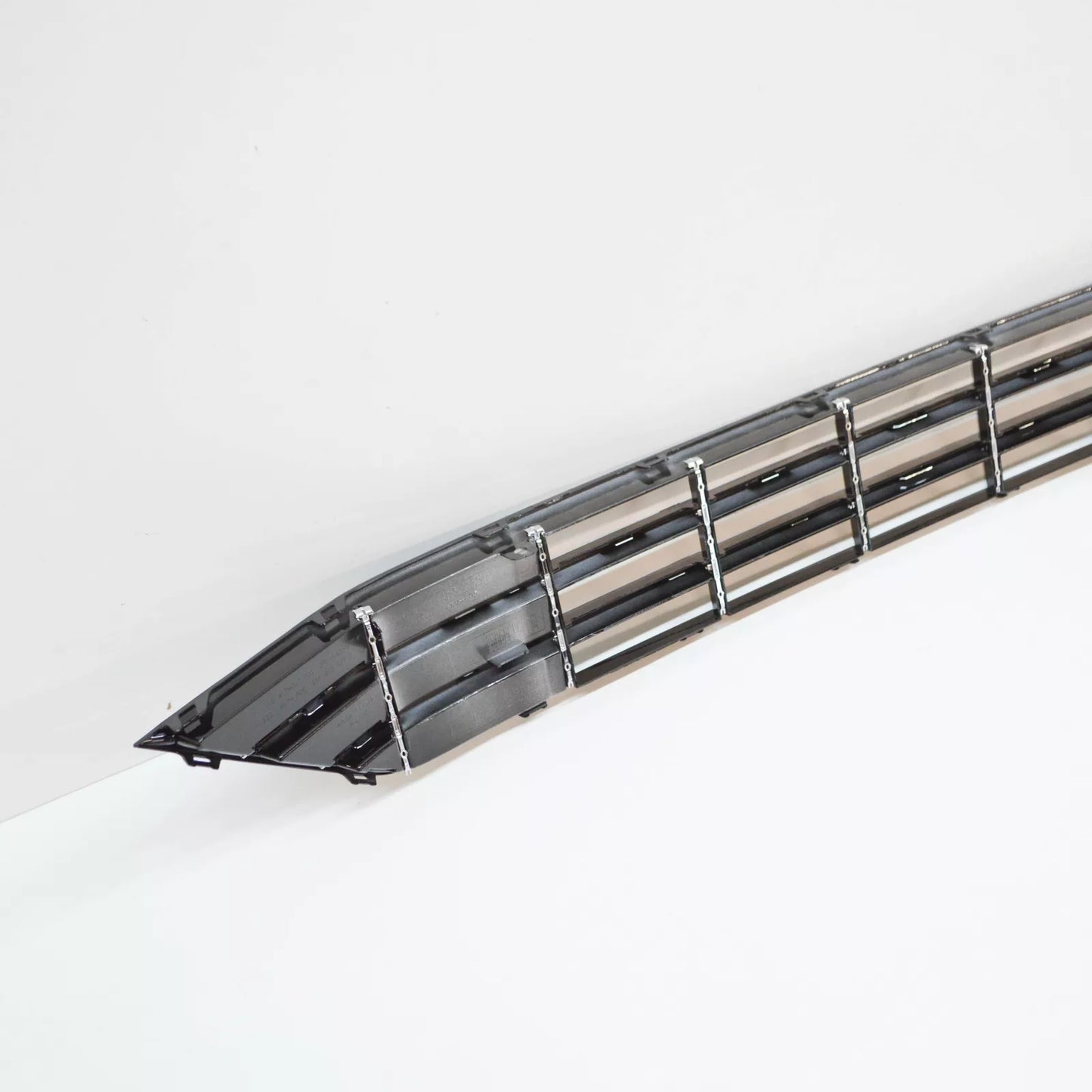 NEW VW PASSAT B8 FRONT BUMPER LOWER AIR GUIDE GRILLE 561853671FFOD ORIGINAL