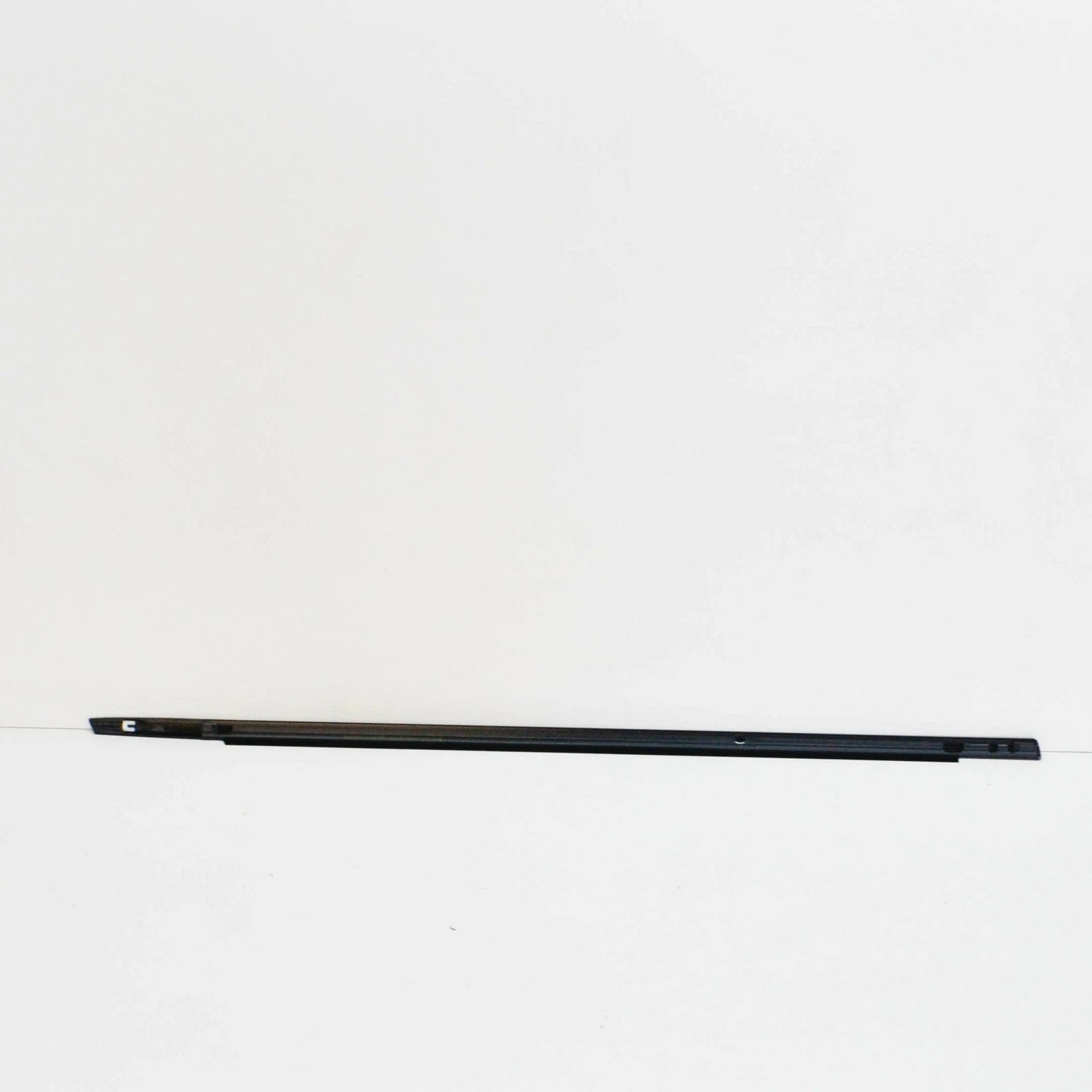 NEW MB B W245 FRONT LEFT DOOR OUTSIDE SEALING RAIL A1697200124