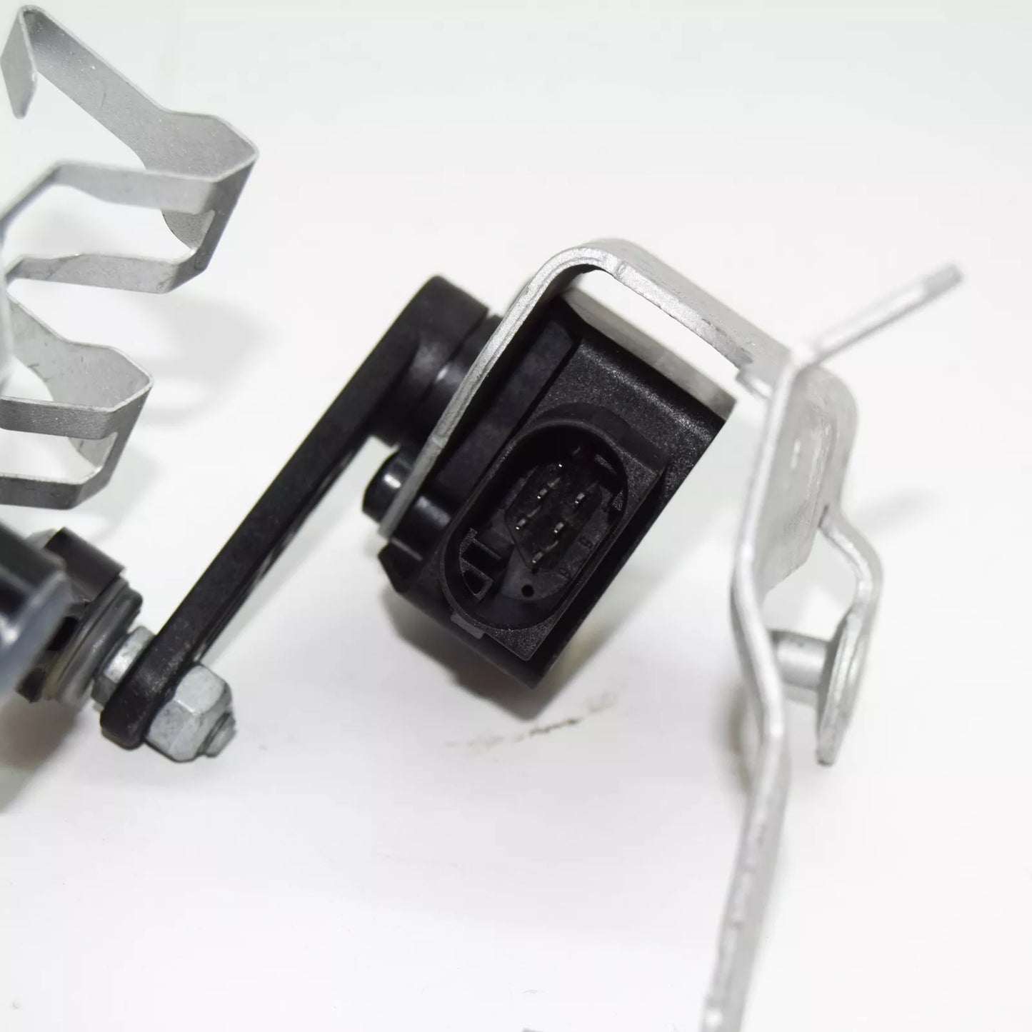 NEW MERCEDES-BENZ E W213 REAR RIGHT HEIGHT LEVEL SENSOR A2139056807 ORIGINAL