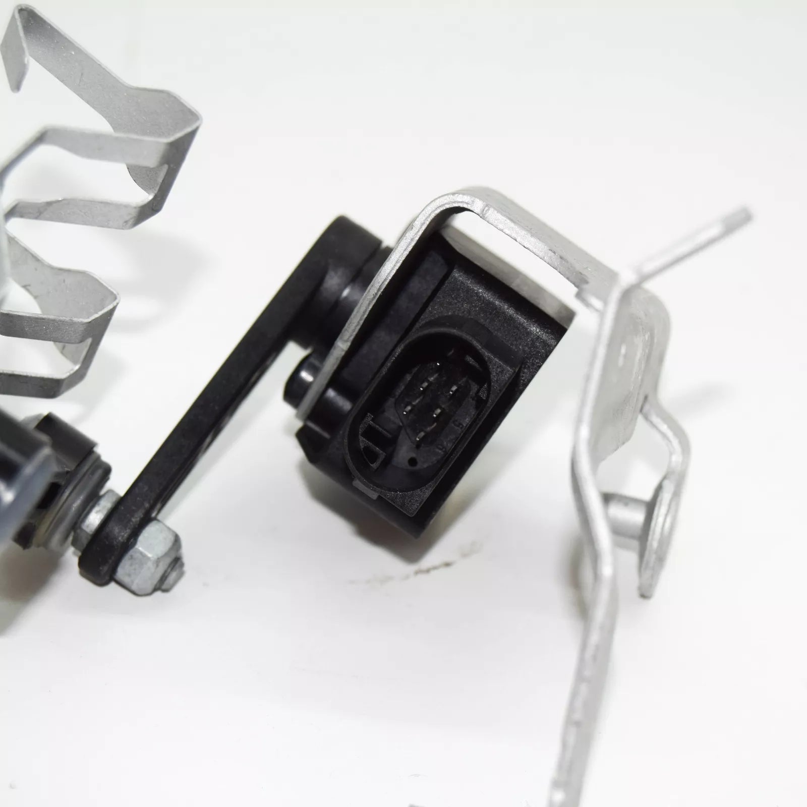 NEW MERCEDES-BENZ E W213 REAR RIGHT HEIGHT LEVEL SENSOR A2139056807 ORIGINAL