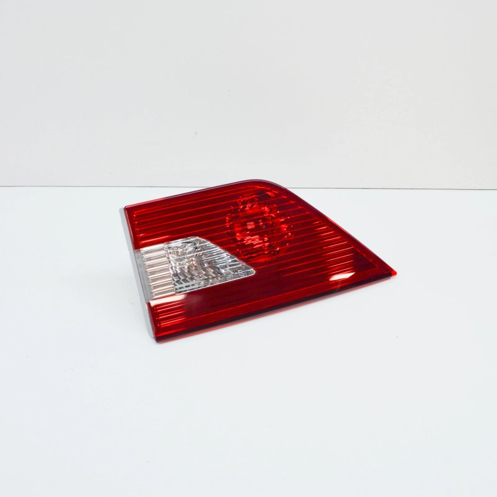 NEW BMW X3 E83 REAR TAILGATE RIGHT TAILLIGHT 63213420206 3420206 ORIGINAL