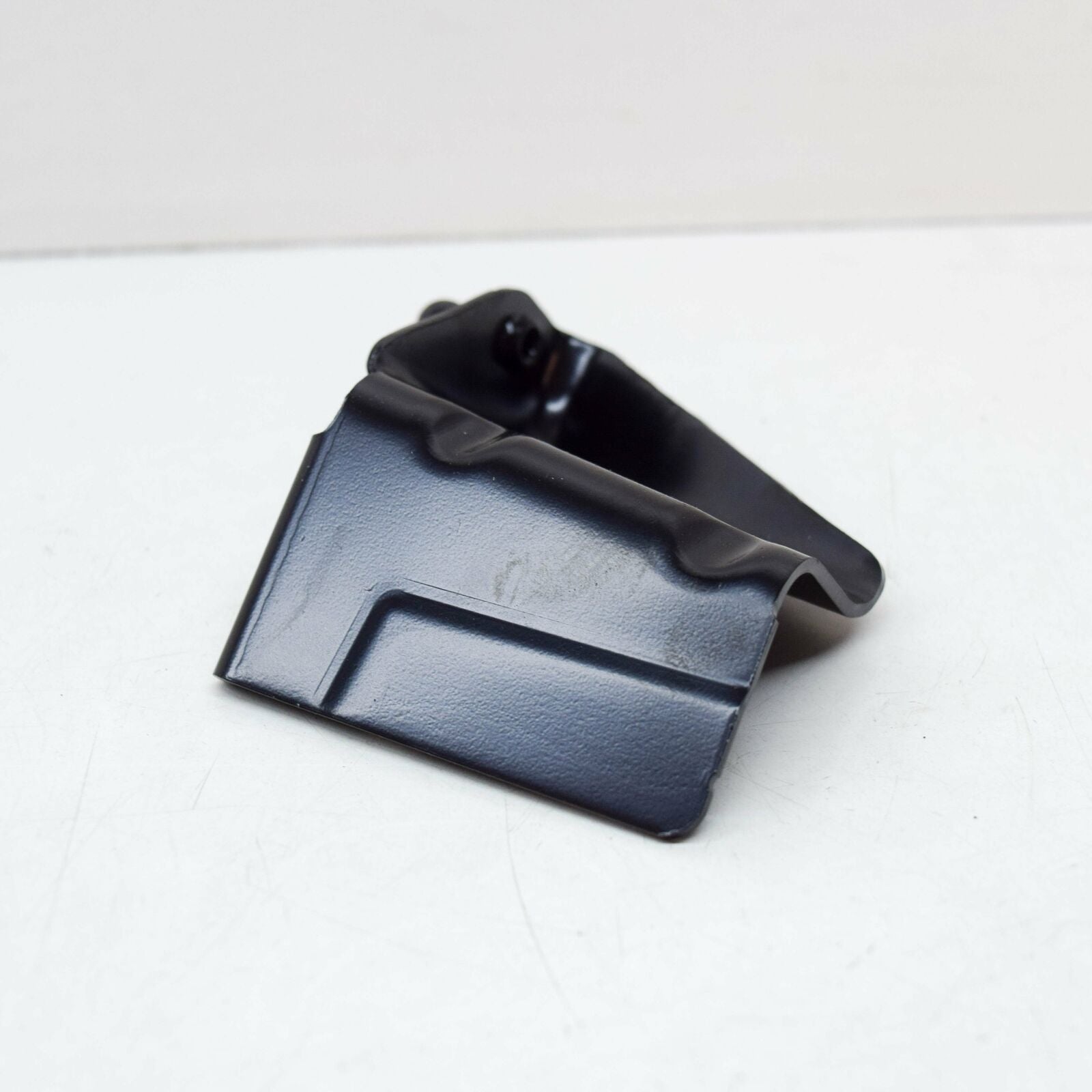 NEW AUDI Q3 8U HOOD LIFT SUPPORT STRUT LOWER RIGHT BRACKET 8U0823401A ORIGINAL