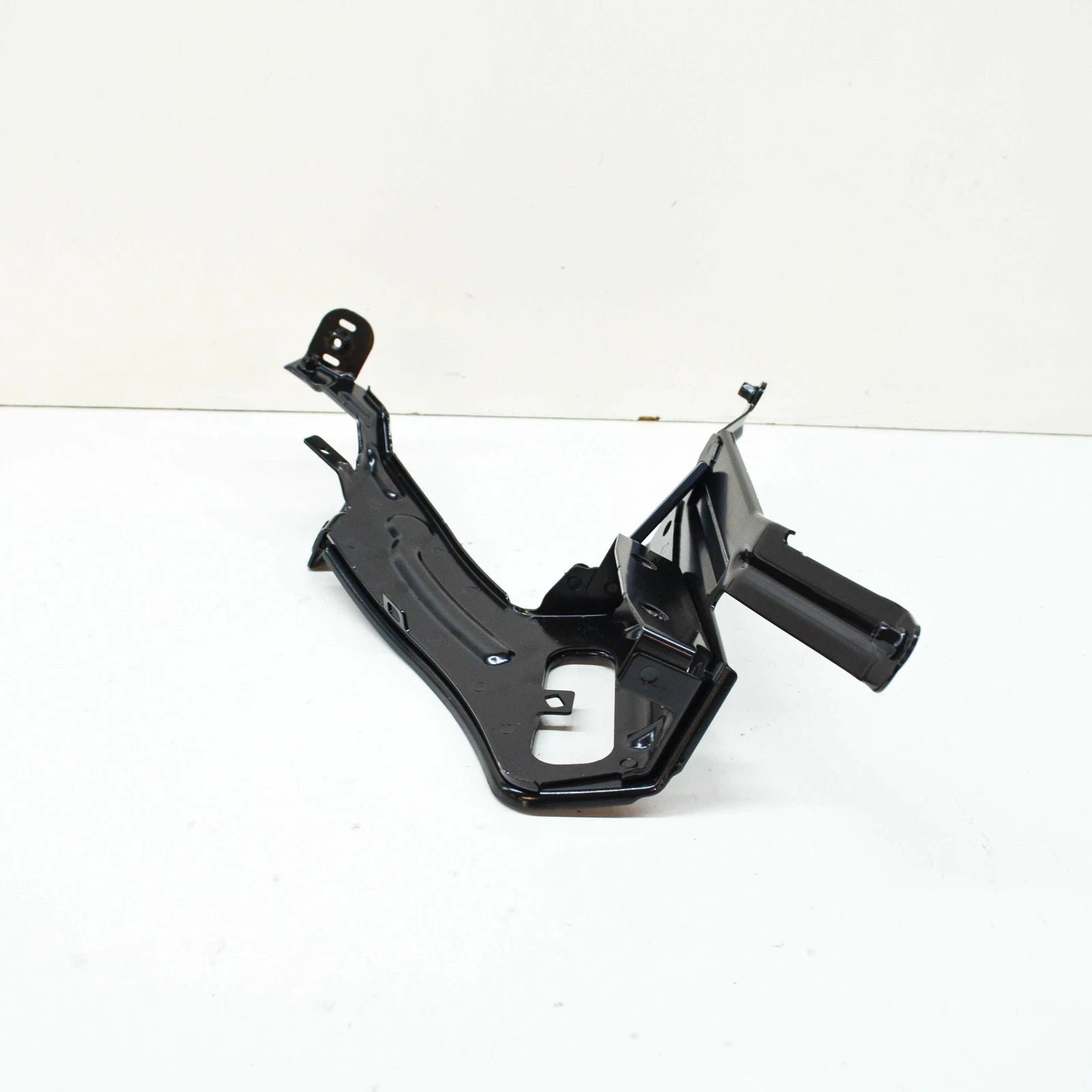 NEW AUDI A6 C8 FRONT RIGHT FENDER HOLDER BRACE 4K0821132