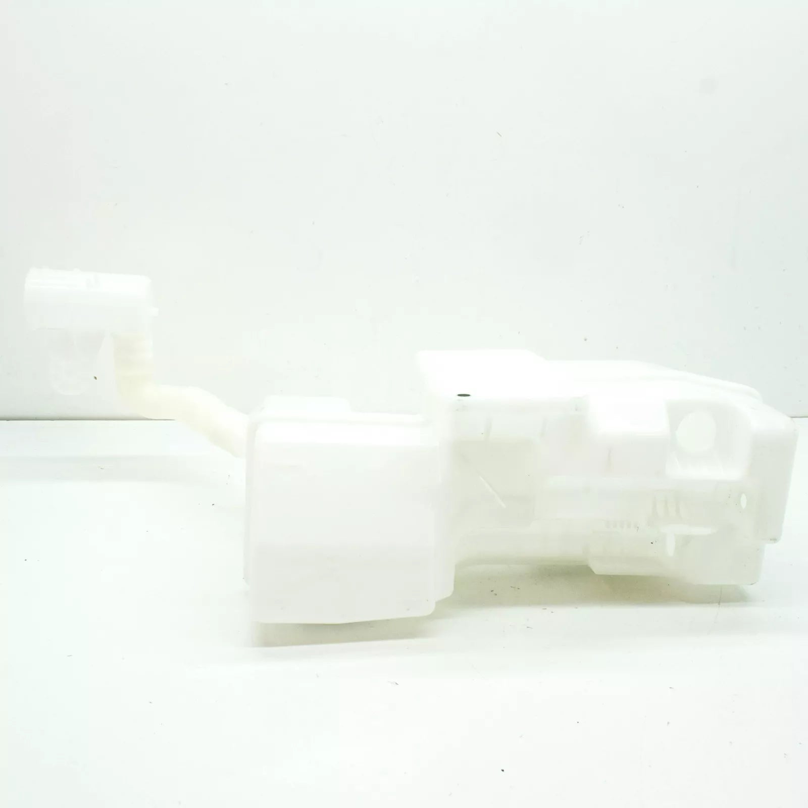 NEW VOLKSWAGEN CADDY ALLTRACK WINDOW WASHER TANK 2K5955453C ORIGINAL