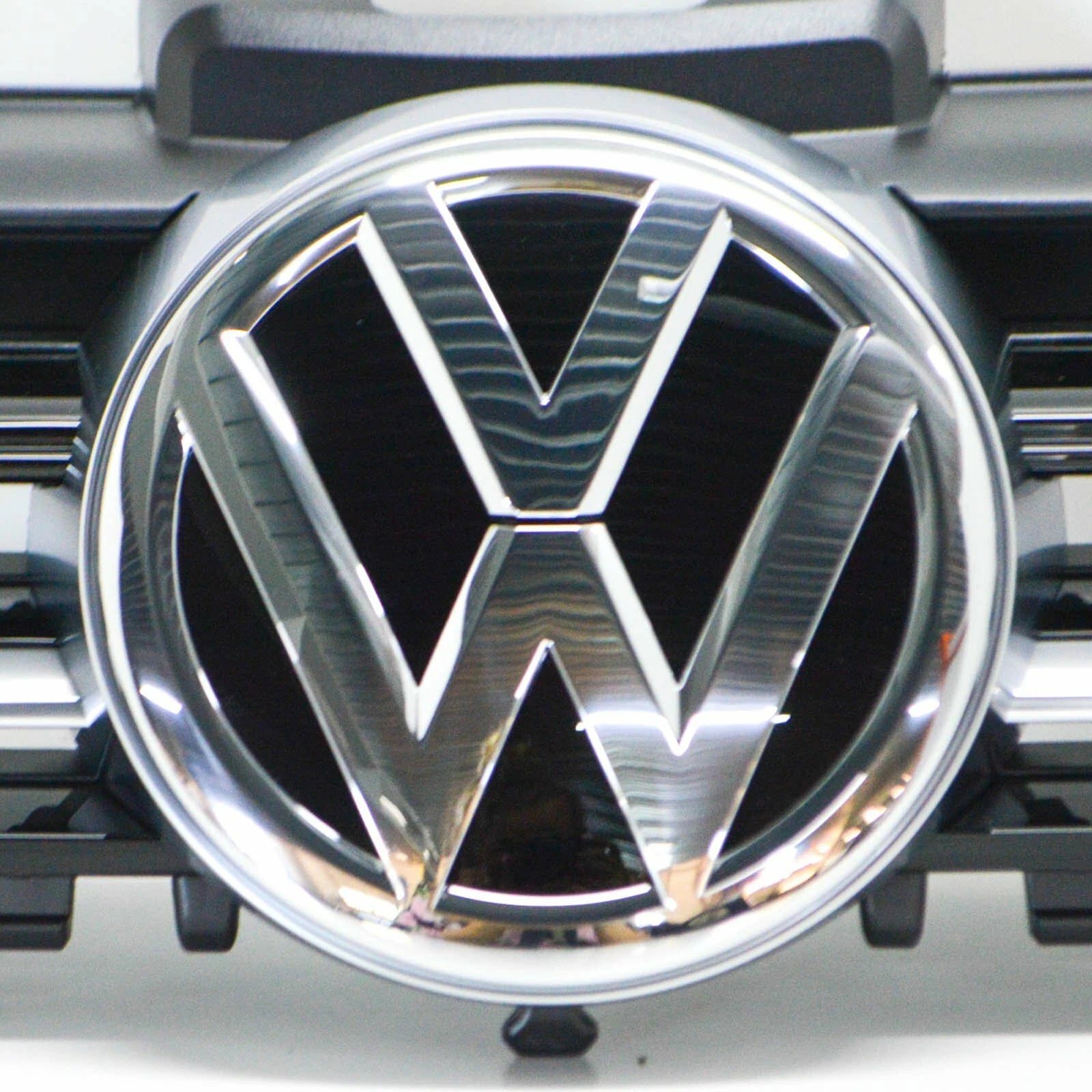 NEW VW GOLF MK7 5G R-LINE FRONT BUMPER RADIATOR GRILLE 5G0853651EADQ ORIGINAL