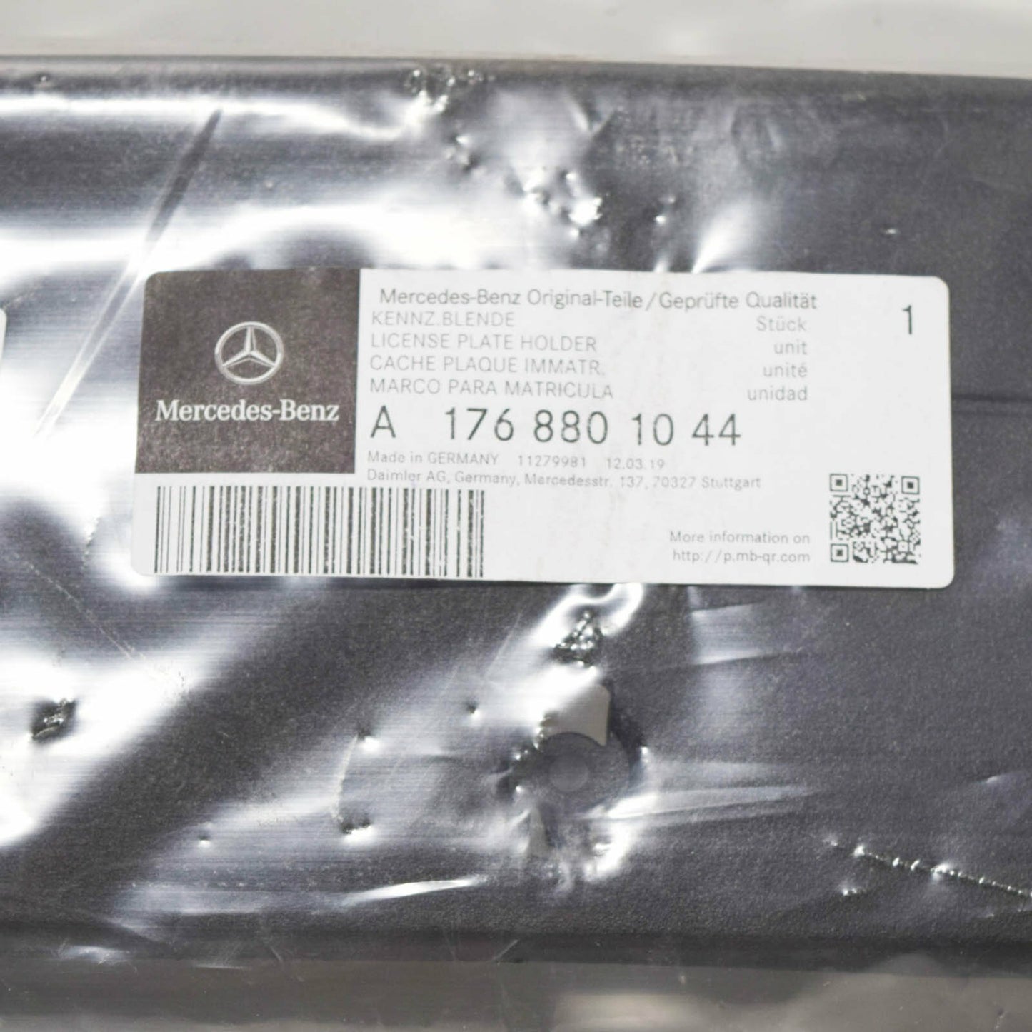 NEW MERCEDES-BENZ W176 A-CLASS FRONT NUMBER PLATE PLINTH A1768801044 ORIGINAL