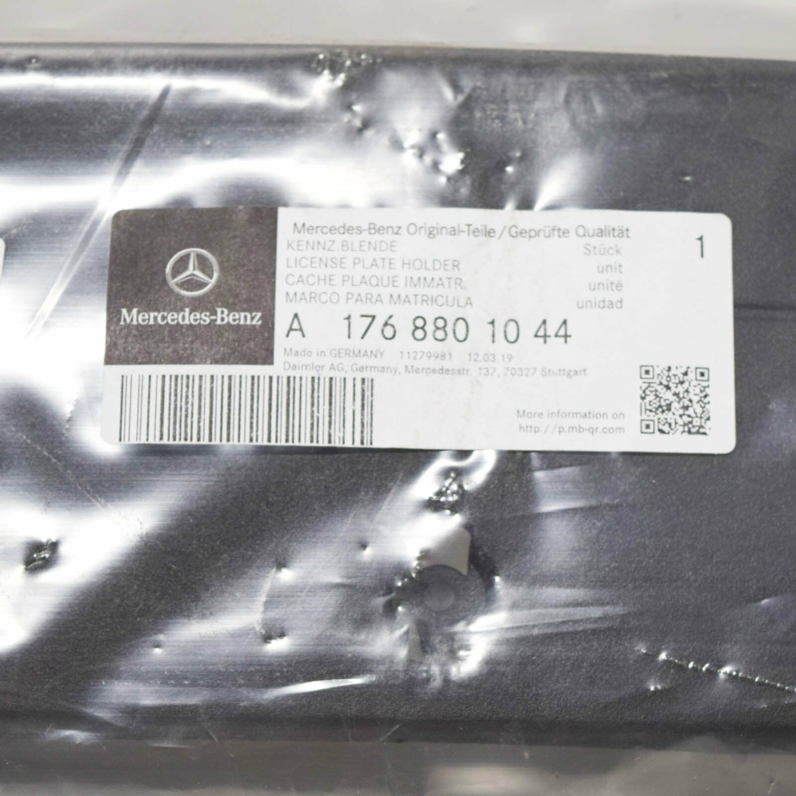 NEW MERCEDES-BENZ W176 A-CLASS FRONT NUMBER PLATE PLINTH A1768801044 ORIGINAL