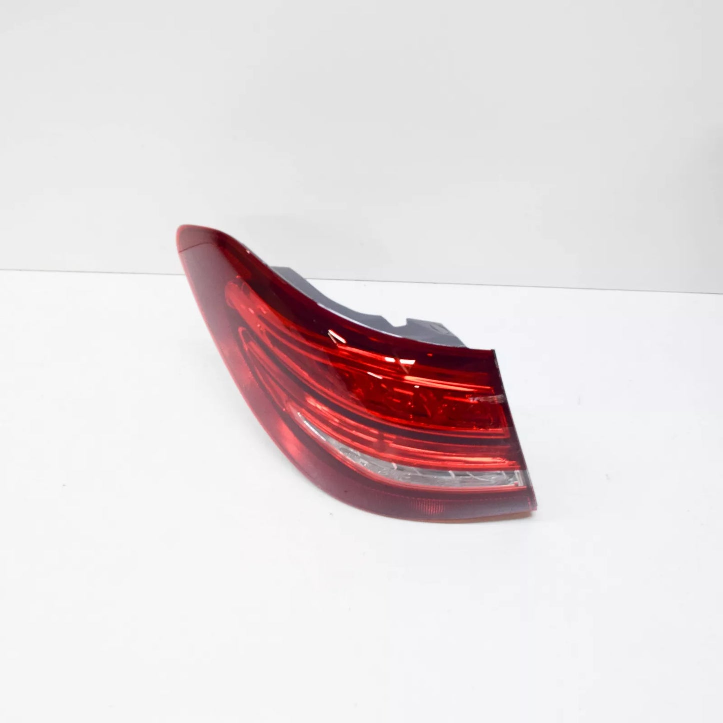 NEW MERCEDES-BENZ C T-MODEL S205 REAR LEFT TAIL LIGHT A2059065100 ORIGINAL