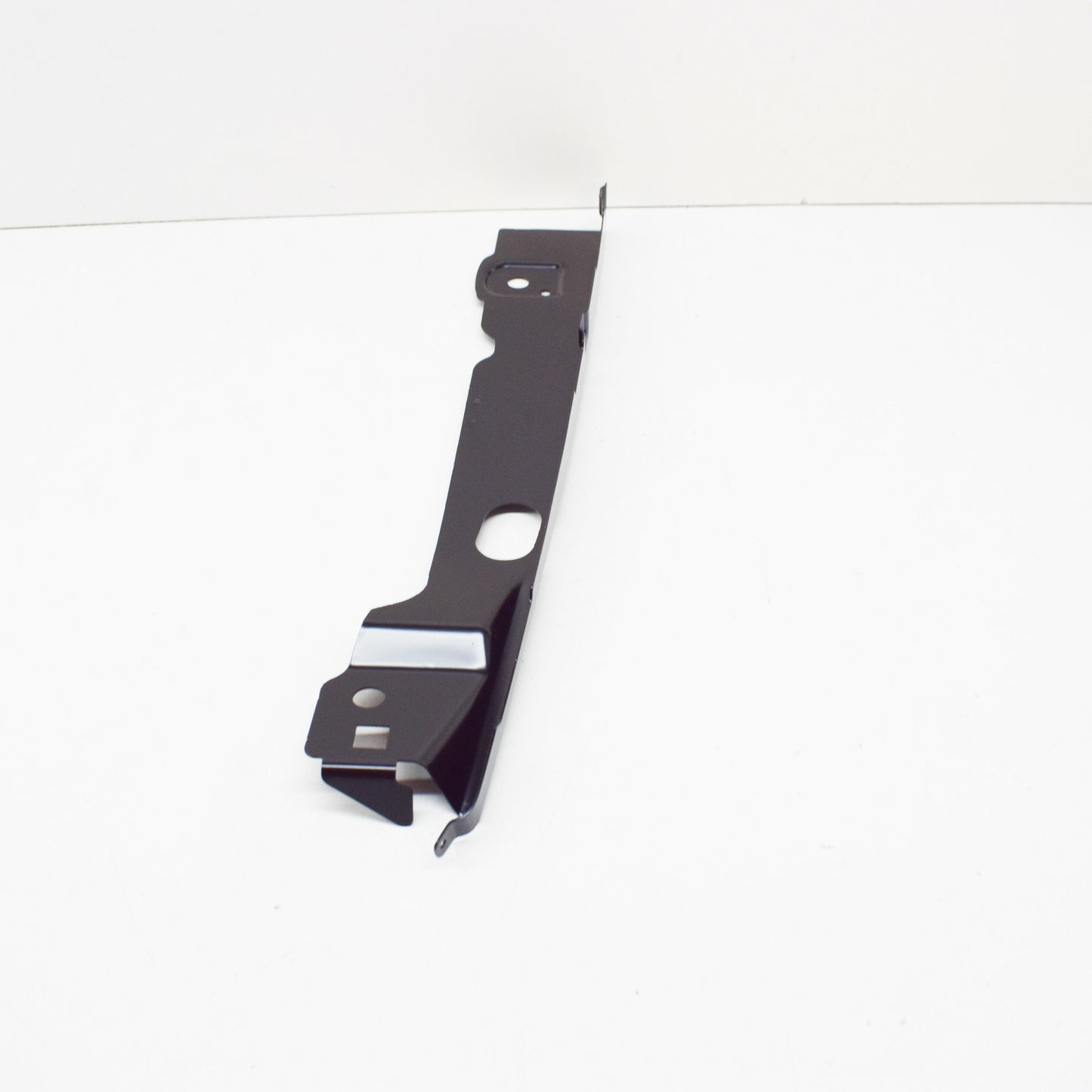 NEW AUDI A3 8V FRONT LEFT FENDER BRACKET 8V0821467E ORIGINAL