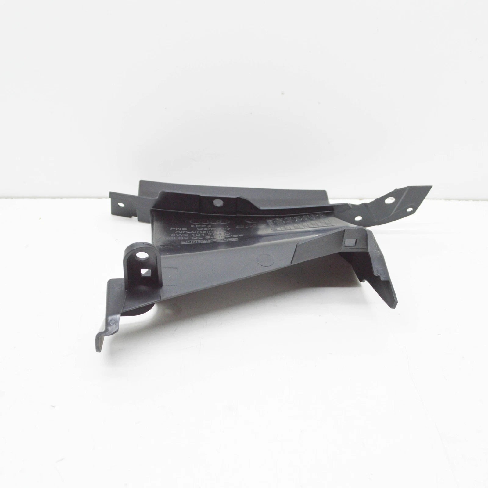NEW AUDI A4 AVANT B9 RIGHT AIR GUIDE 8W0121764D ORIGINAL
