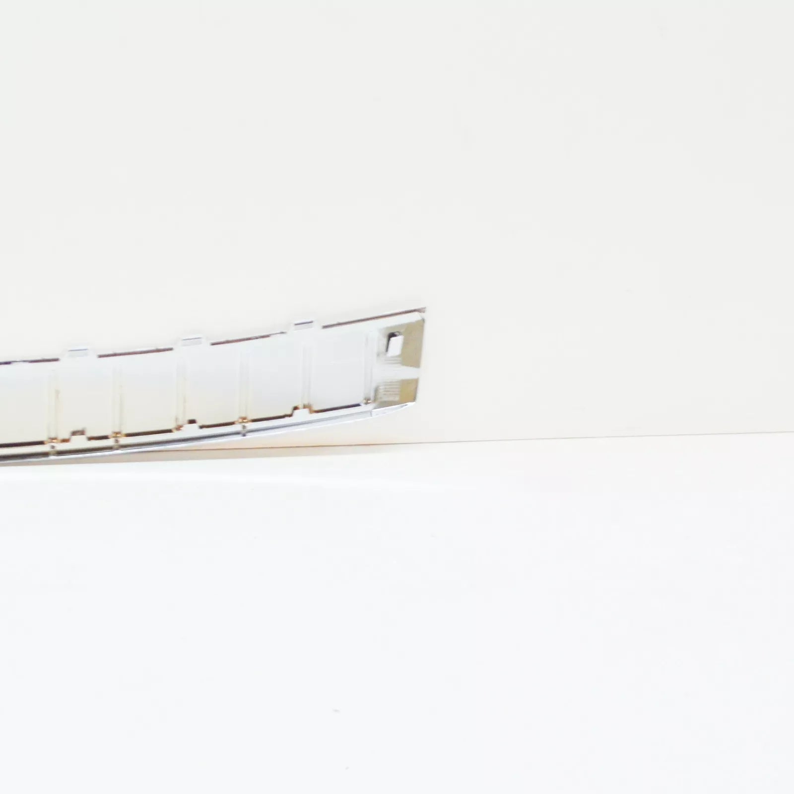 NEW VW TOUAREG 7P REAR BUMPER UPPER CHROME TRIM MOLDING 7P6807787A2ZZ ORIGINAL