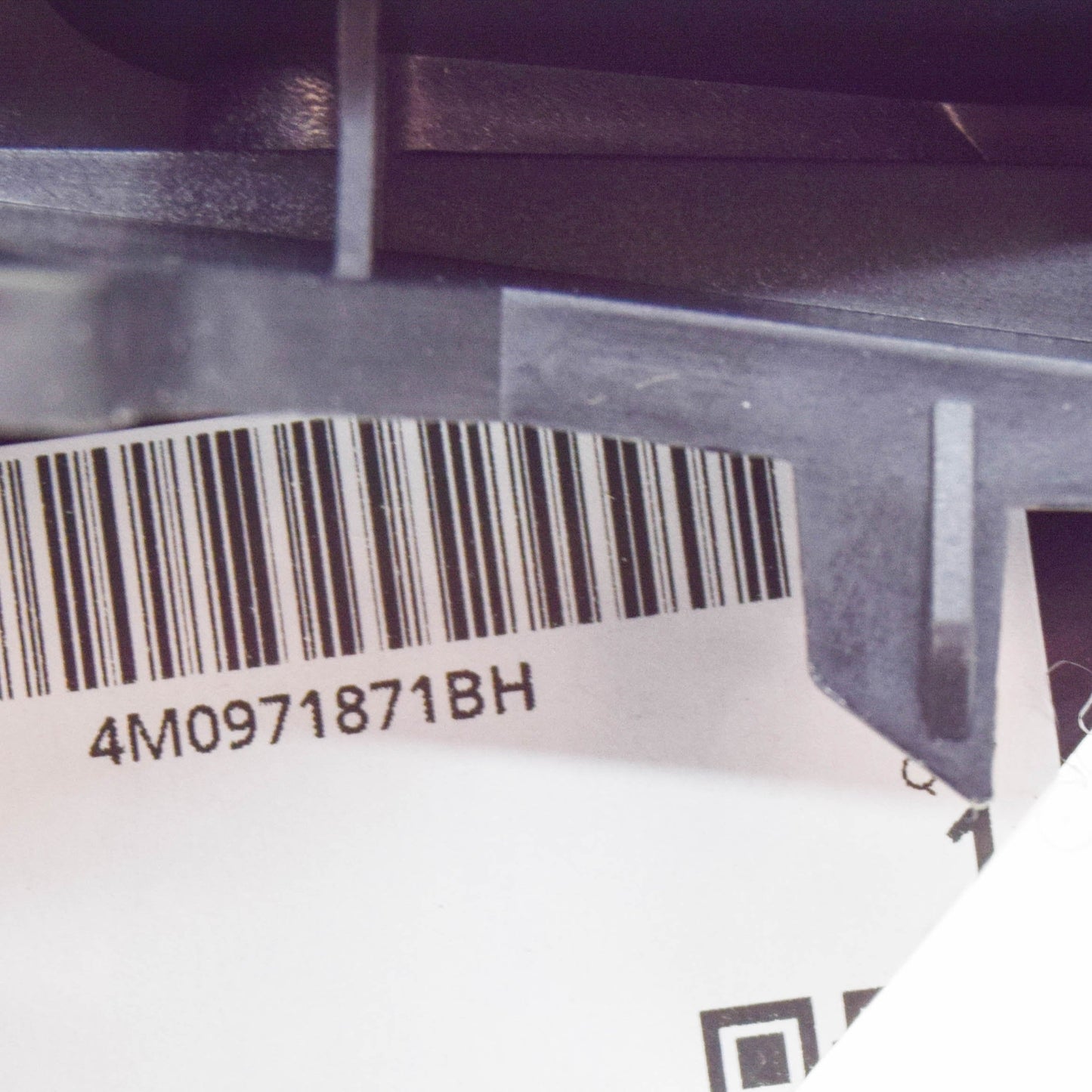 NEW VOLKSWAGEN TOUAREG CR7 LEFT CABLE GUIDE LOWER 4M0971871BH ORIGINAL