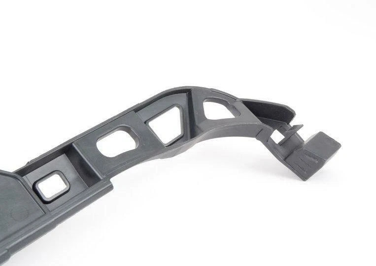 NEW VOLKSWAGEN GOLF MK6 REAR BUMPER CENTER SECURING STRIP 5K6807863