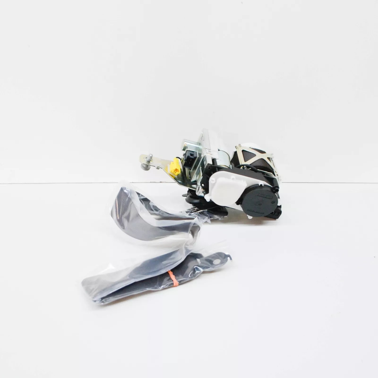 NEW MERCEDES-BENZ GLE W166 FRONT LEFT SEAT BELT A16686013008T44 ORIGINAL