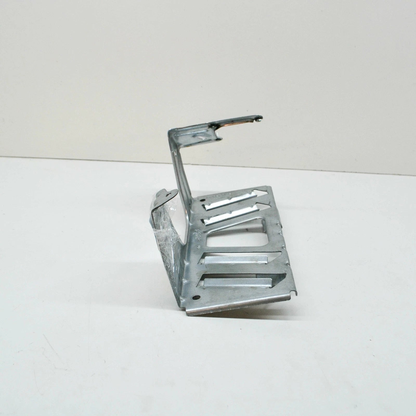 NEW BMW 5 F10 RADIO AMPLIFIER BRACKET 65159174269 ORIGINAL