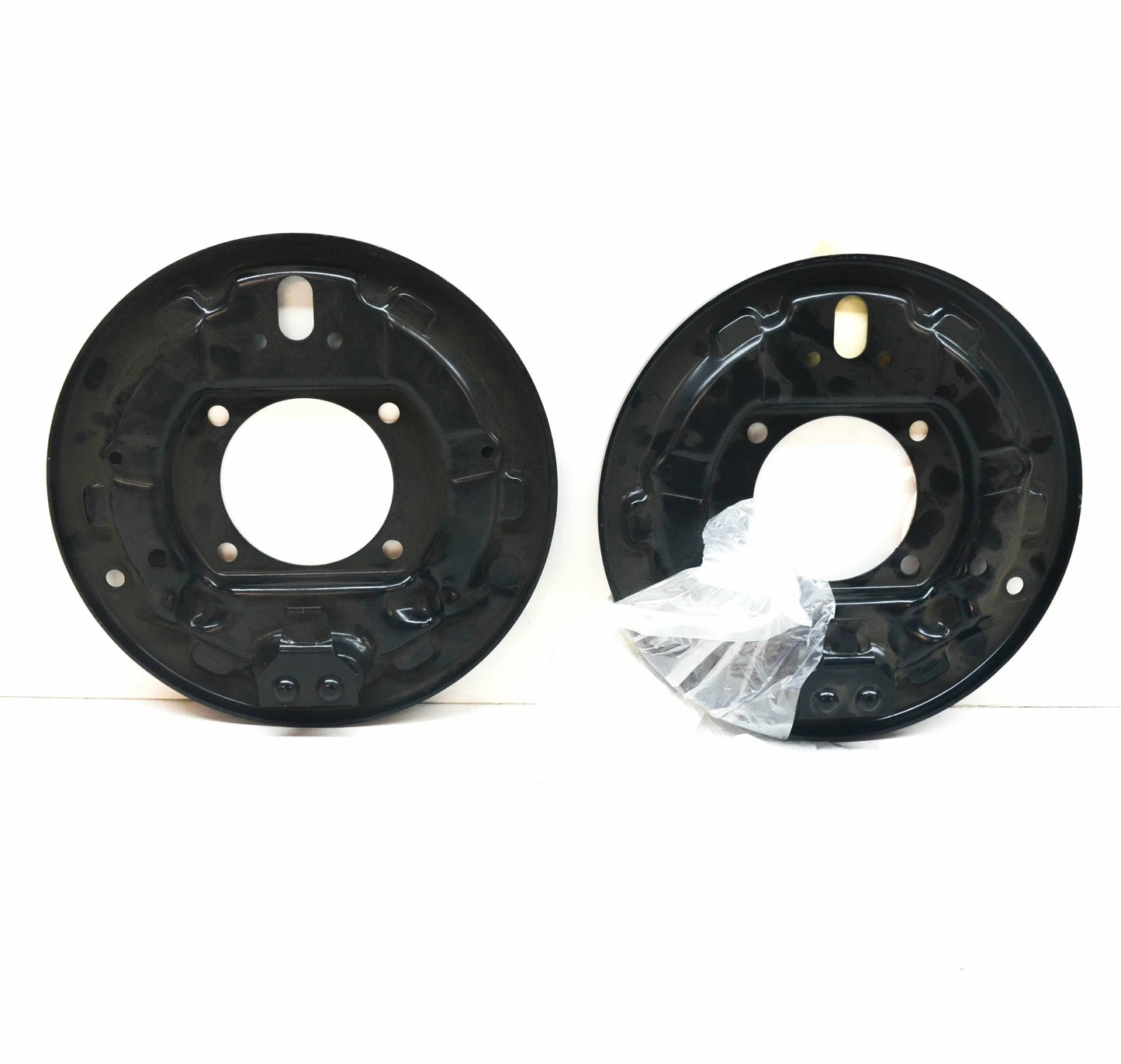 NEW BMW 3 E30 REAR LEFT A RIGHT DRUM CALIPER CARRIER PLATES 34211153871 ORIGINAL