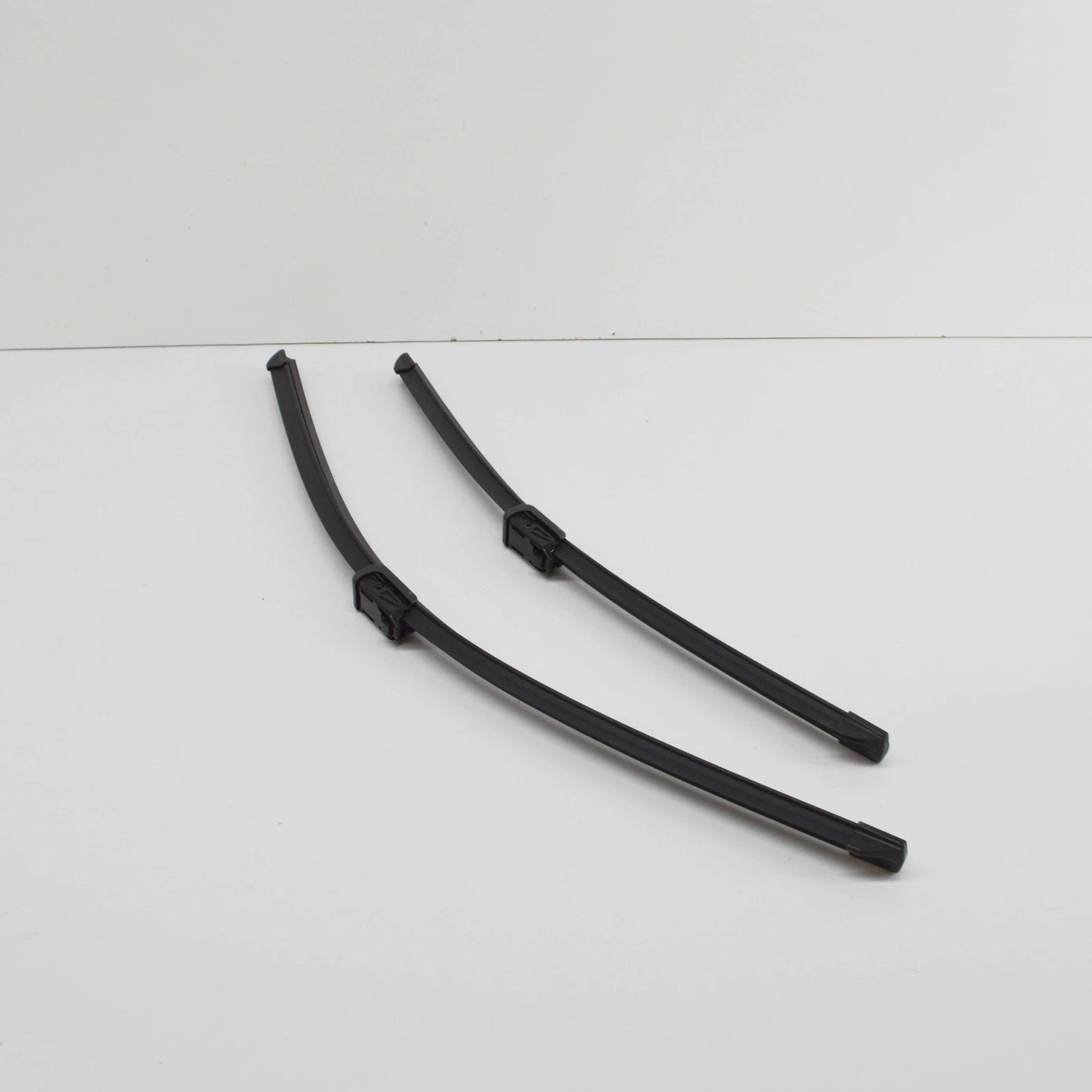 NEW VW SCIROCCO MK3 FRONT WINDSCREEN WIPER BLADES SET LHD 1K8998002 ORIGINAL