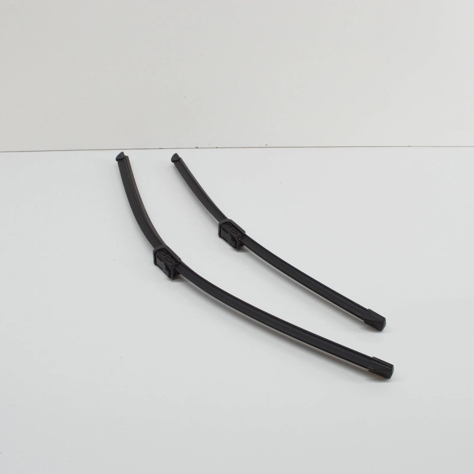 NEW VW SCIROCCO MK3 FRONT WINDSCREEN WIPER BLADES SET LHD 1K8998002 ORIGINAL