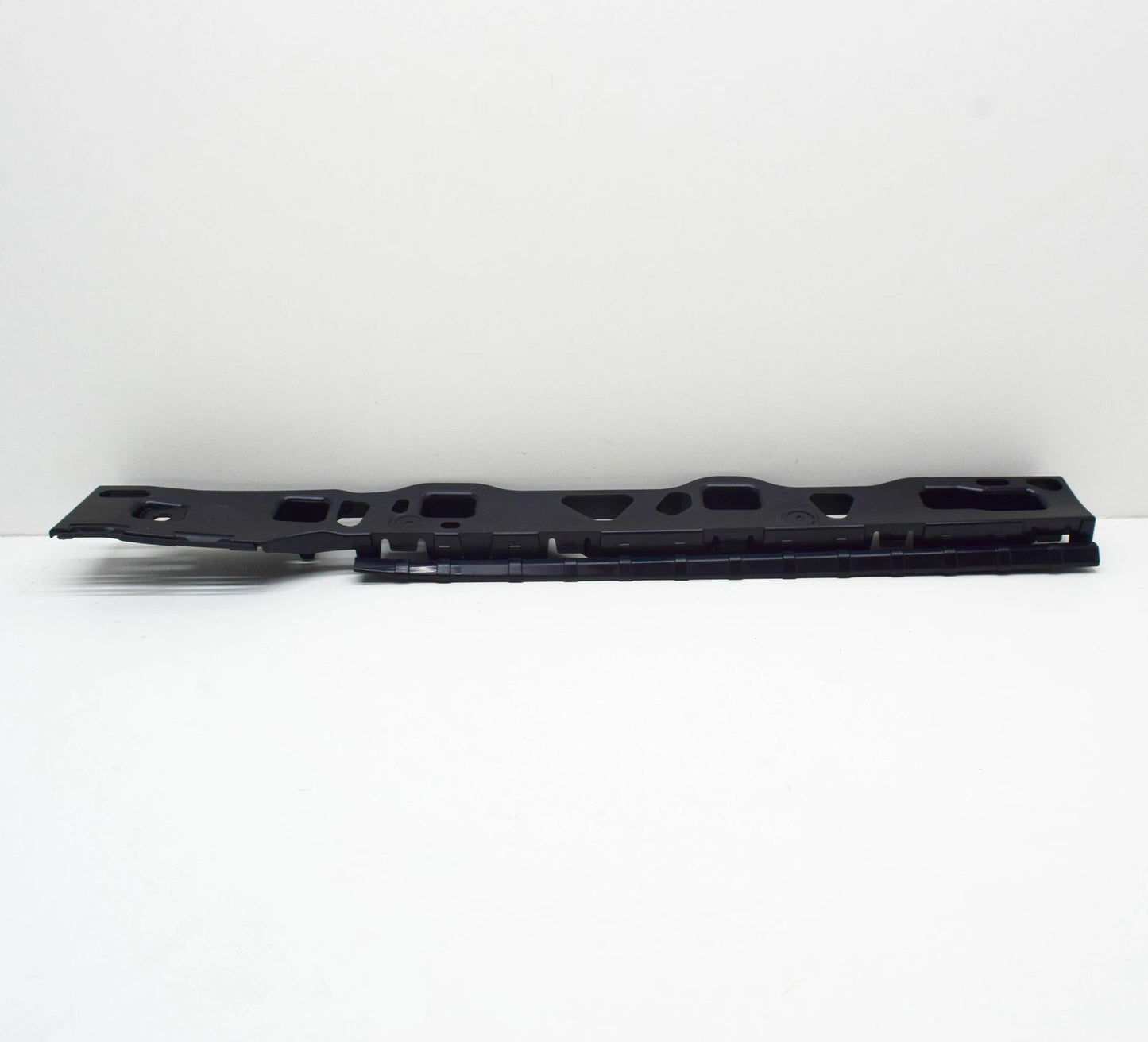 NEW BMW 7 G11 G12 REAR LEFT SIDE SIDESKIRT HOLDER 51777357139 ORIGINAL