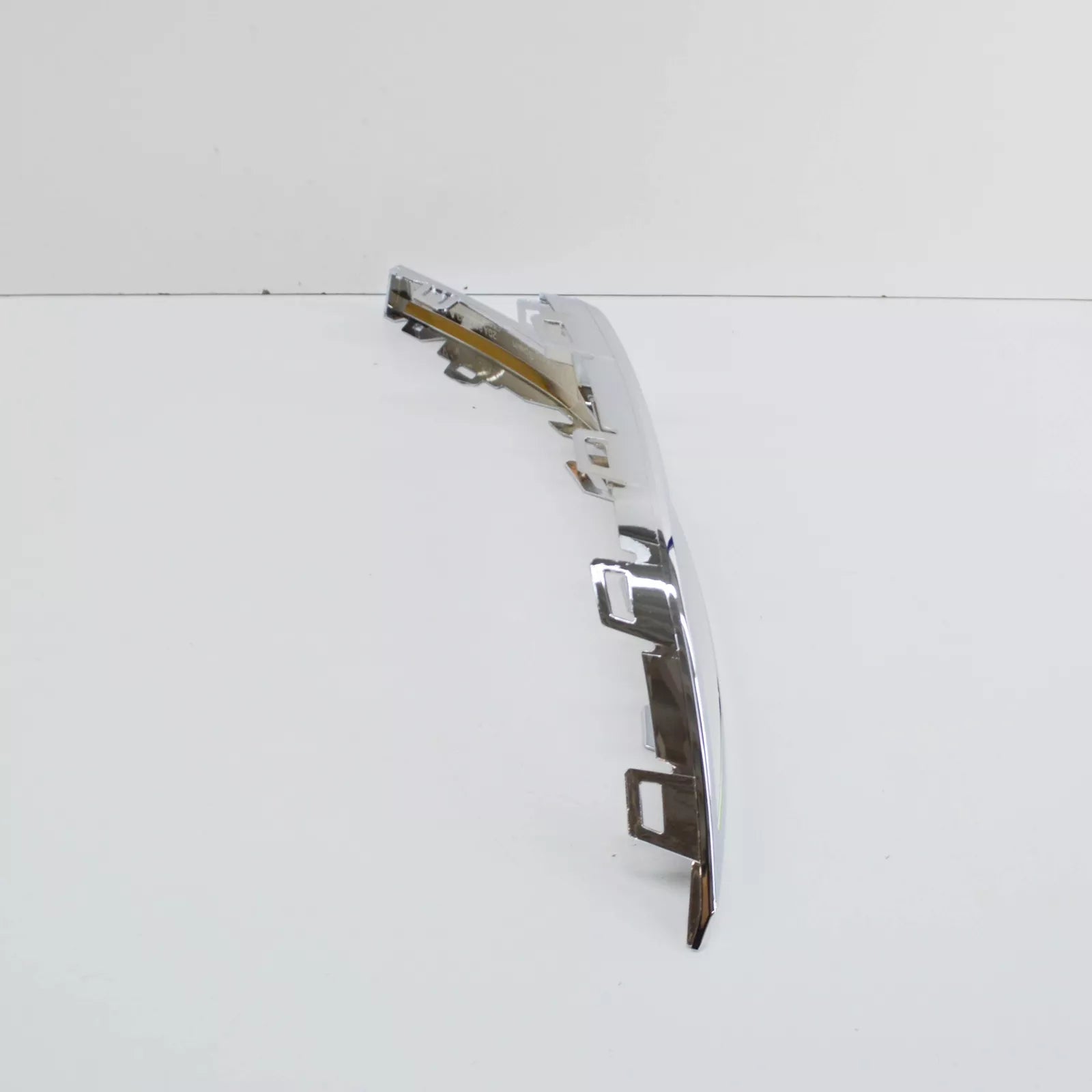 NEW VOLKSWAGEN T-ROC REAR BUMPER CHROME LEFT CORNER TRIM 2GA807833A2ZZ ORIGINAL