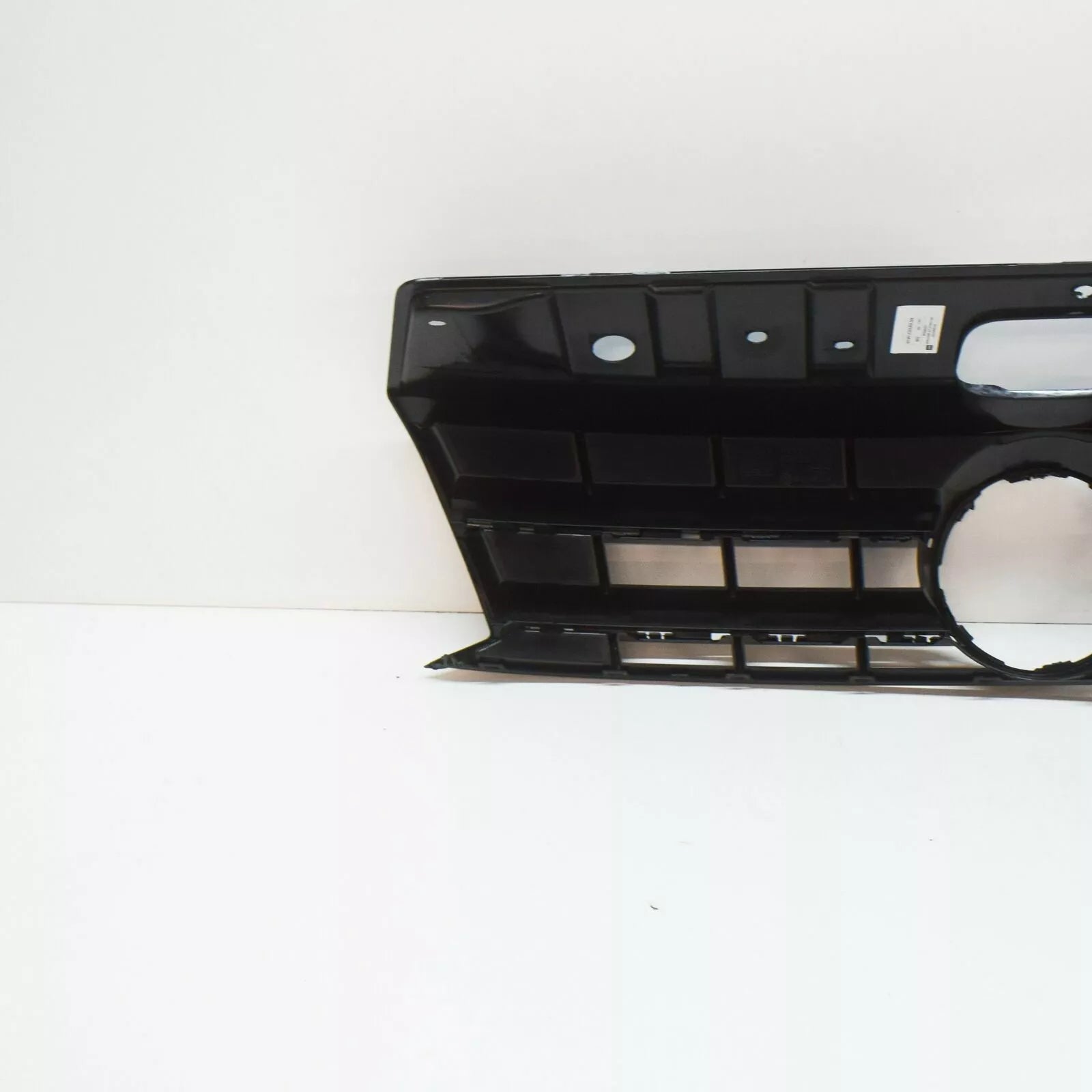 VOLKSWAGEN AMAROK FRONT CENTER RADIATOR GRILL BLACK 2HH8536539B9 NEW