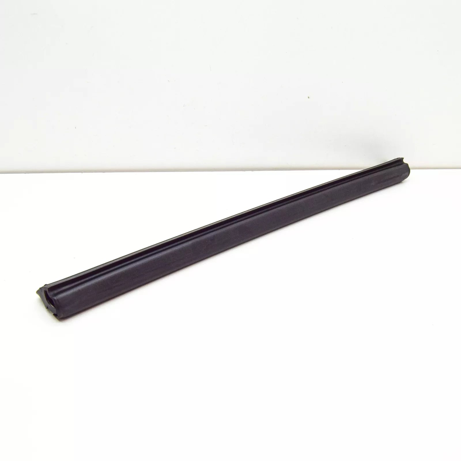 NEW MERCEDES-BENZ SLK R171 ROOF RIGHT SIDE SEAL A1717900298 ORIGINAL