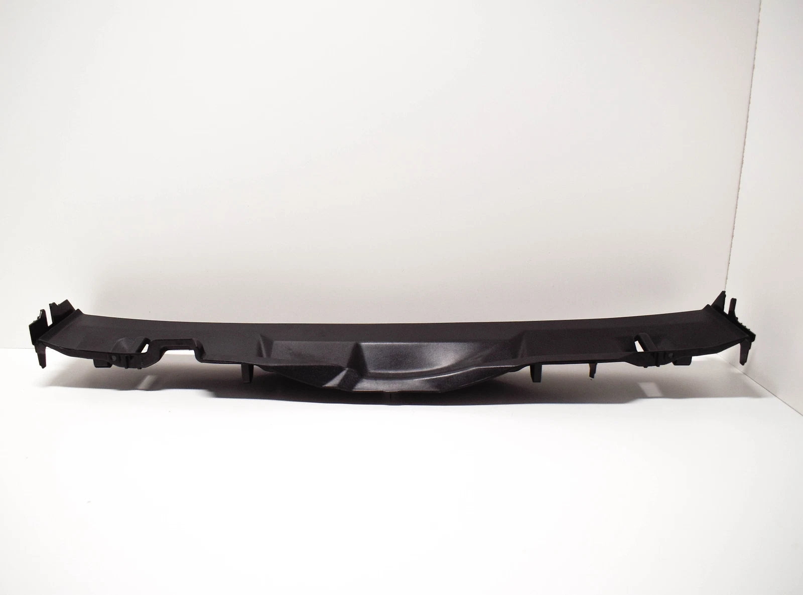 NEW BMW 8 E31 COUPE TAIL TRIM PANEL 51471970277 ORIGINAL