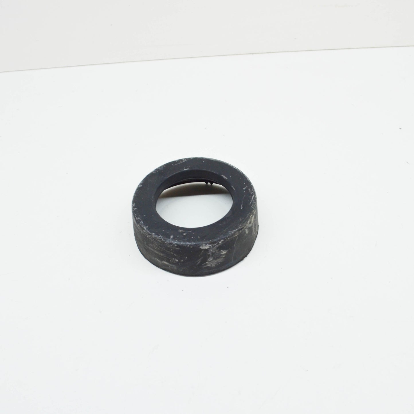 NEW MERCEDES-BENZ 190 W201 FRONT COIL SPRING SHIM A2013211084 ORIGINAL