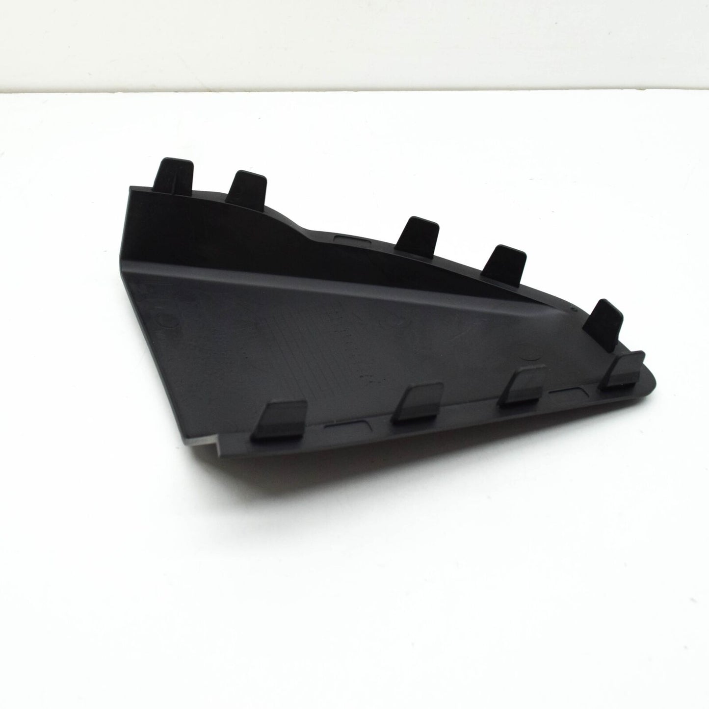 NEW AUDI A3 SPORTBACK 8YA FRONT LEFT AIR GUIDE 8Y0807605 ORIGINAL