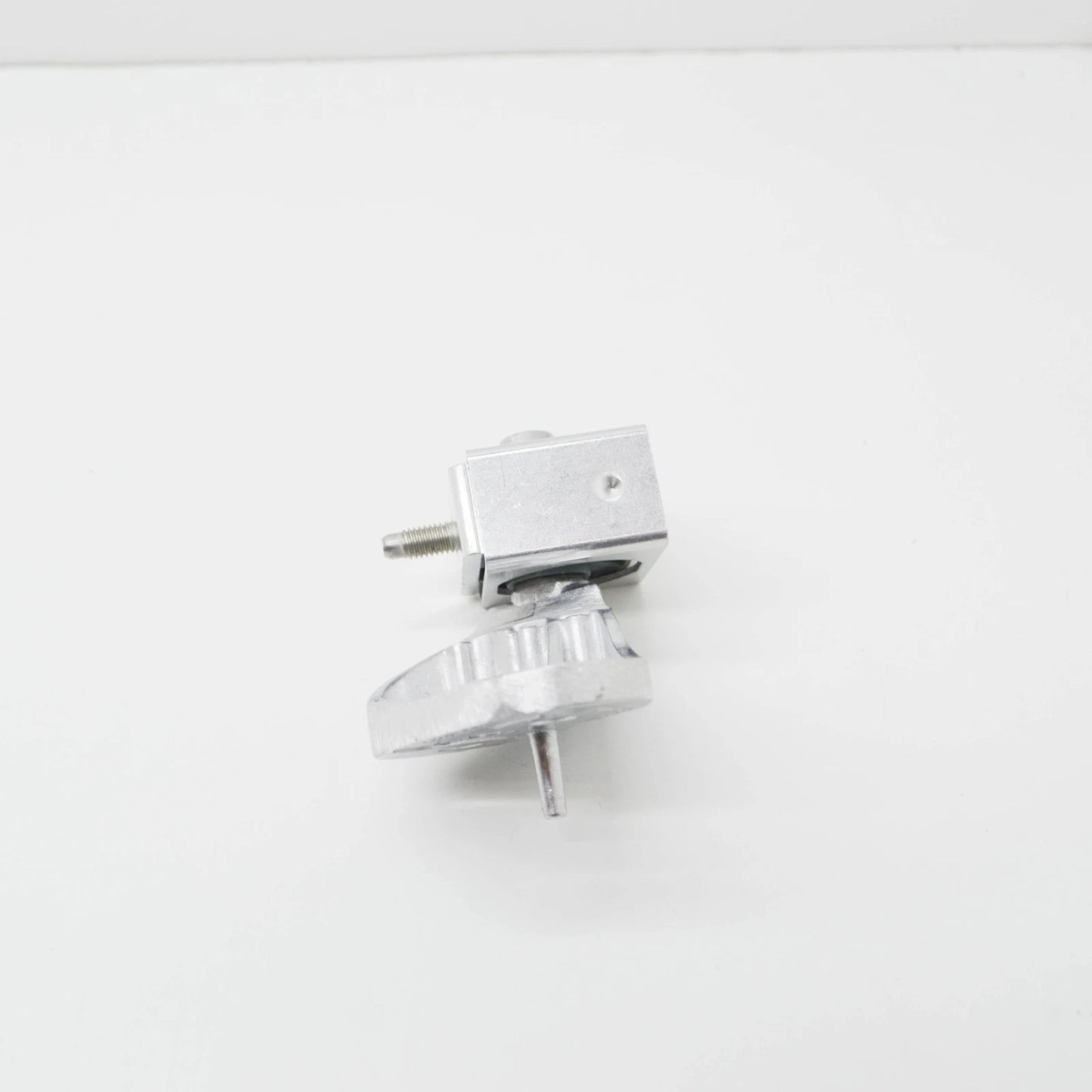 NEW BMW 5 G30 EXHAUST BRACKET 8683823 2017 ORIGINAL