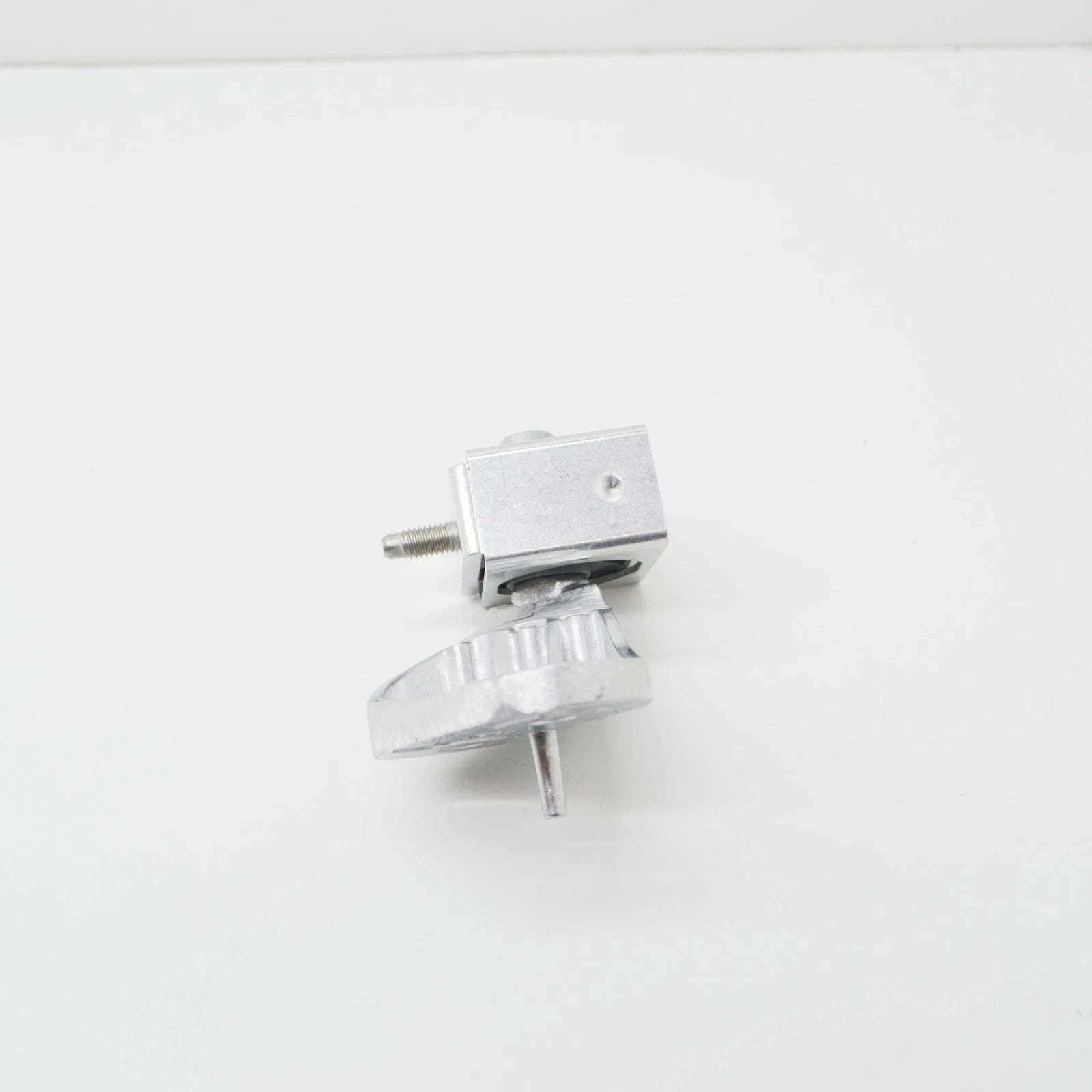 NEW BMW 5 G30 EXHAUST BRACKET 8683823 2017 ORIGINAL