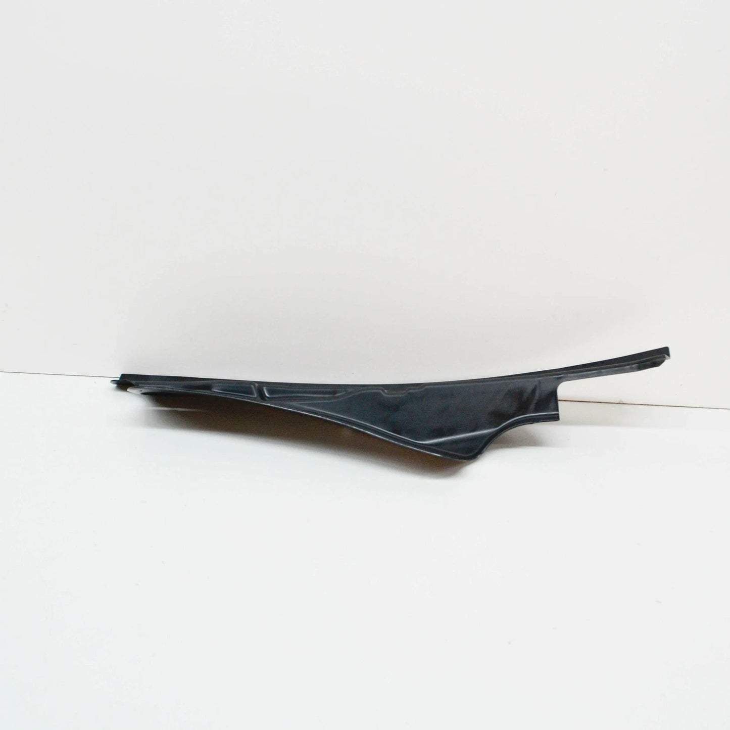 NEW VOLKSWAGEN JETTA A5 FRONT LEFT FENDER CLOSING ELEMENT 1K5821111A ORIGINAL