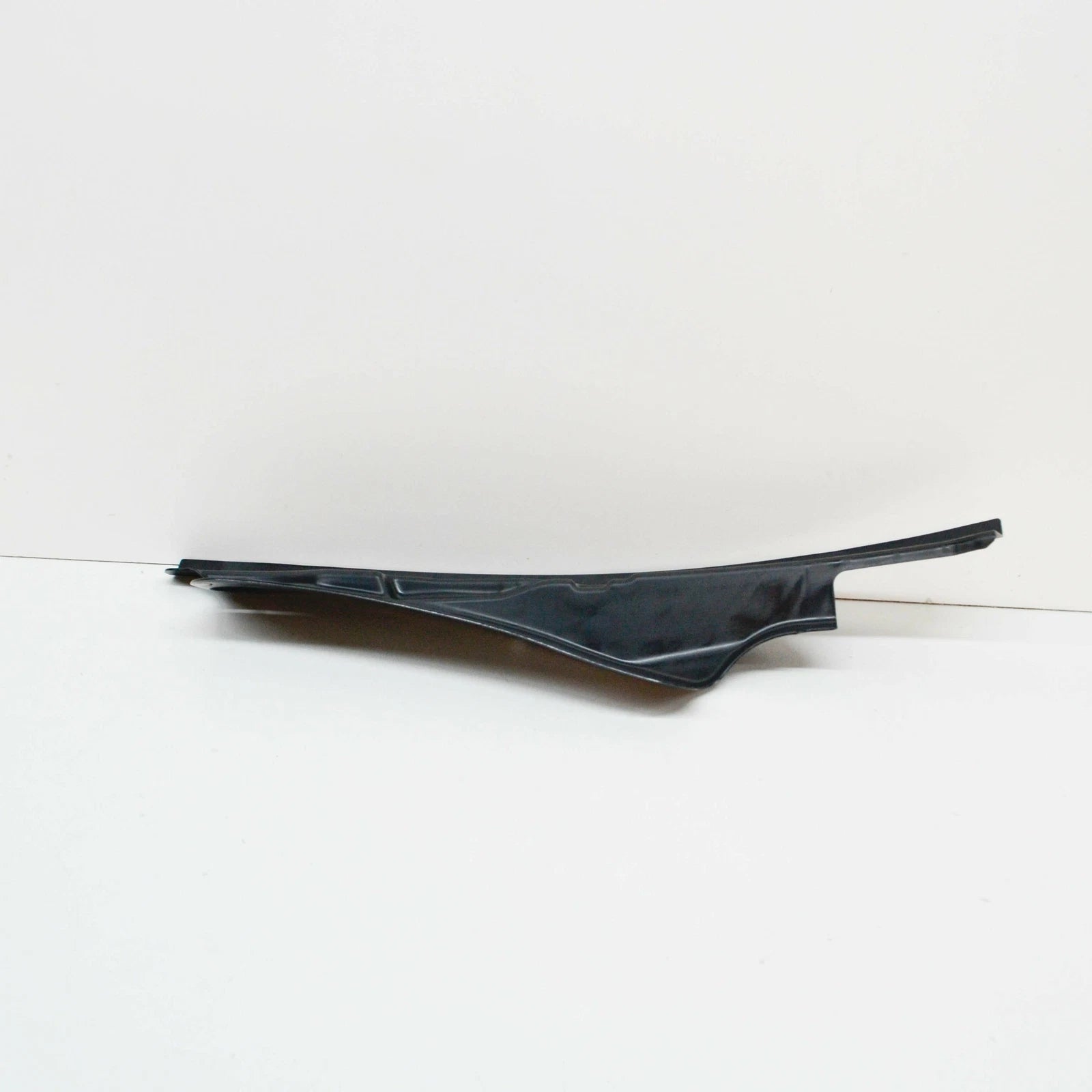 NEW VOLKSWAGEN JETTA A5 FRONT LEFT FENDER CLOSING ELEMENT 1K5821111A ORIGINAL