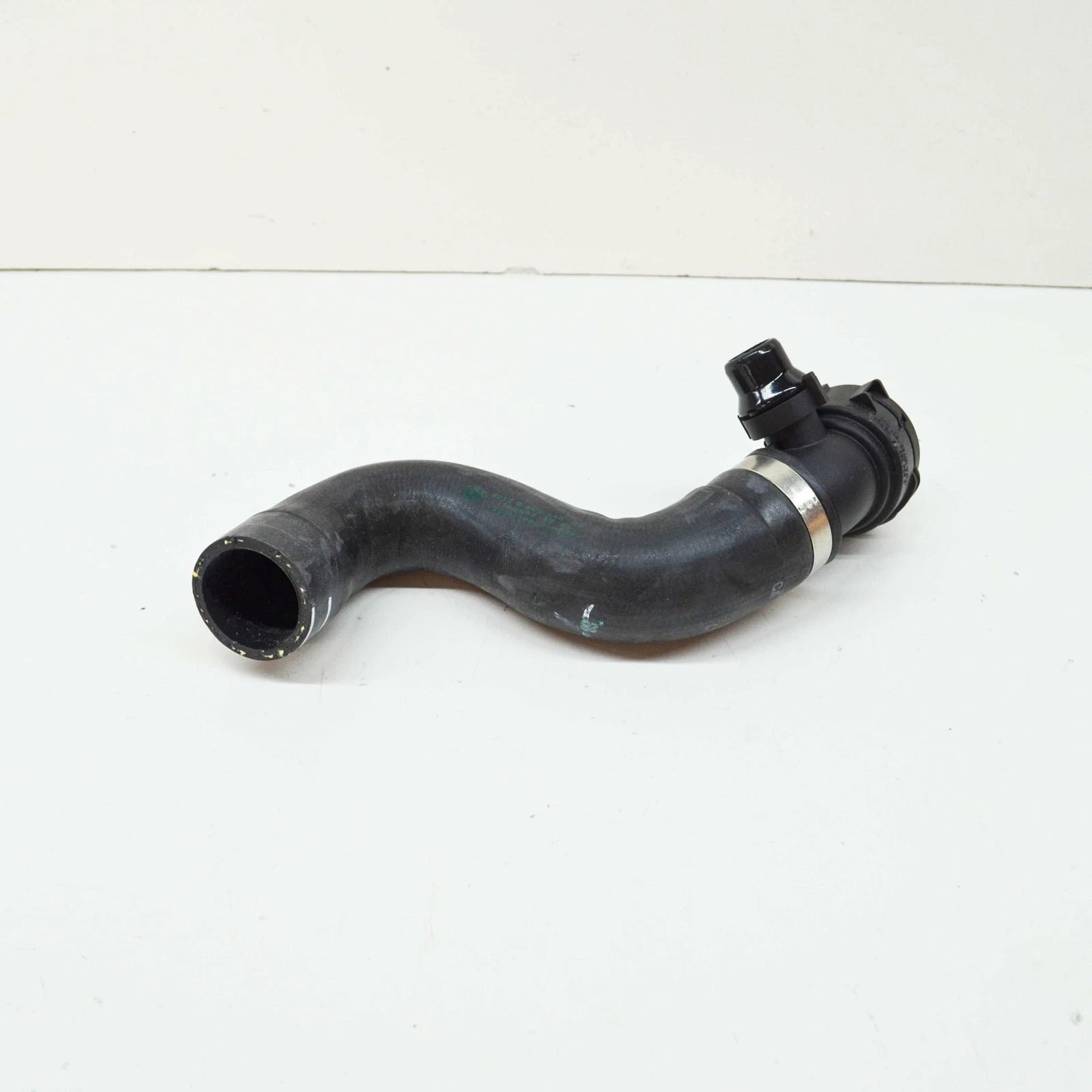 NEW BMW 7 G11 G12 RIGHT WATER COOLANT RADIATOR HOSE 17128602665 ORIGINAL