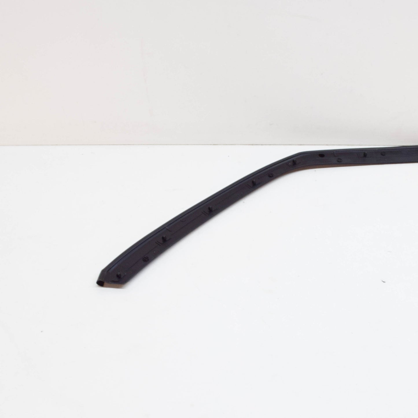 new audi q7 4m front bonnet hood weather strip 	4m0823126 original