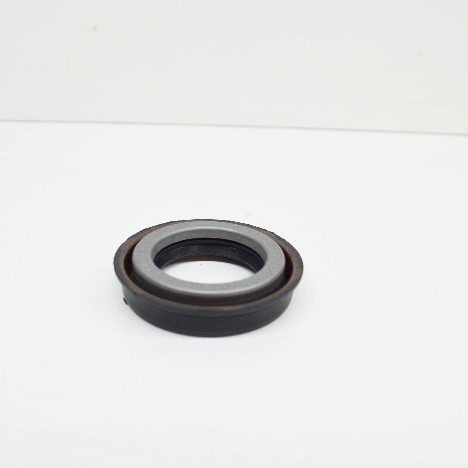 new mini cooper r50 right transmission output shaft seal 23117518638 original