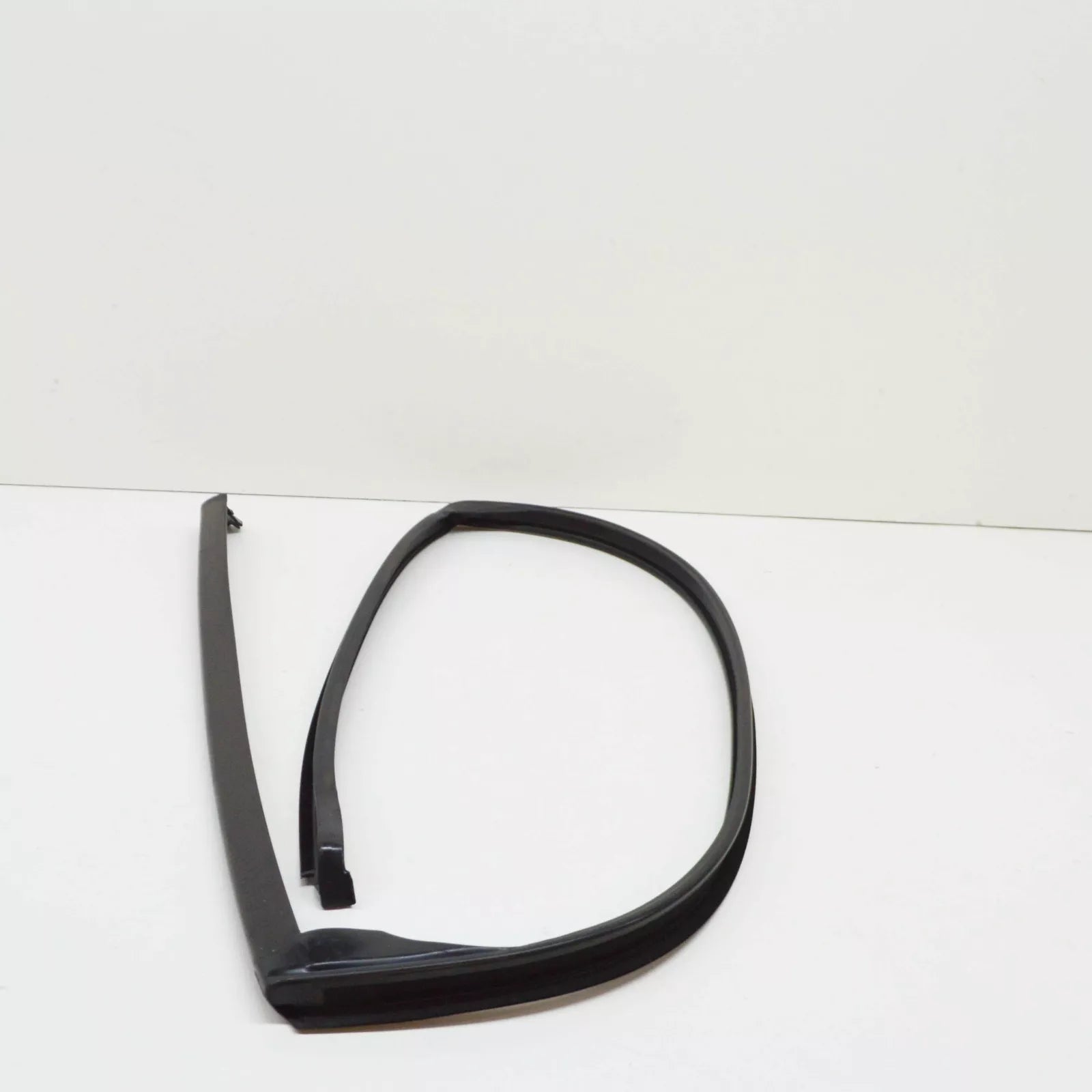 NEW BMW X5 E70 UPPER REAR LEFT DOOR SEAL 51767208591 7208591 ORIGINAL