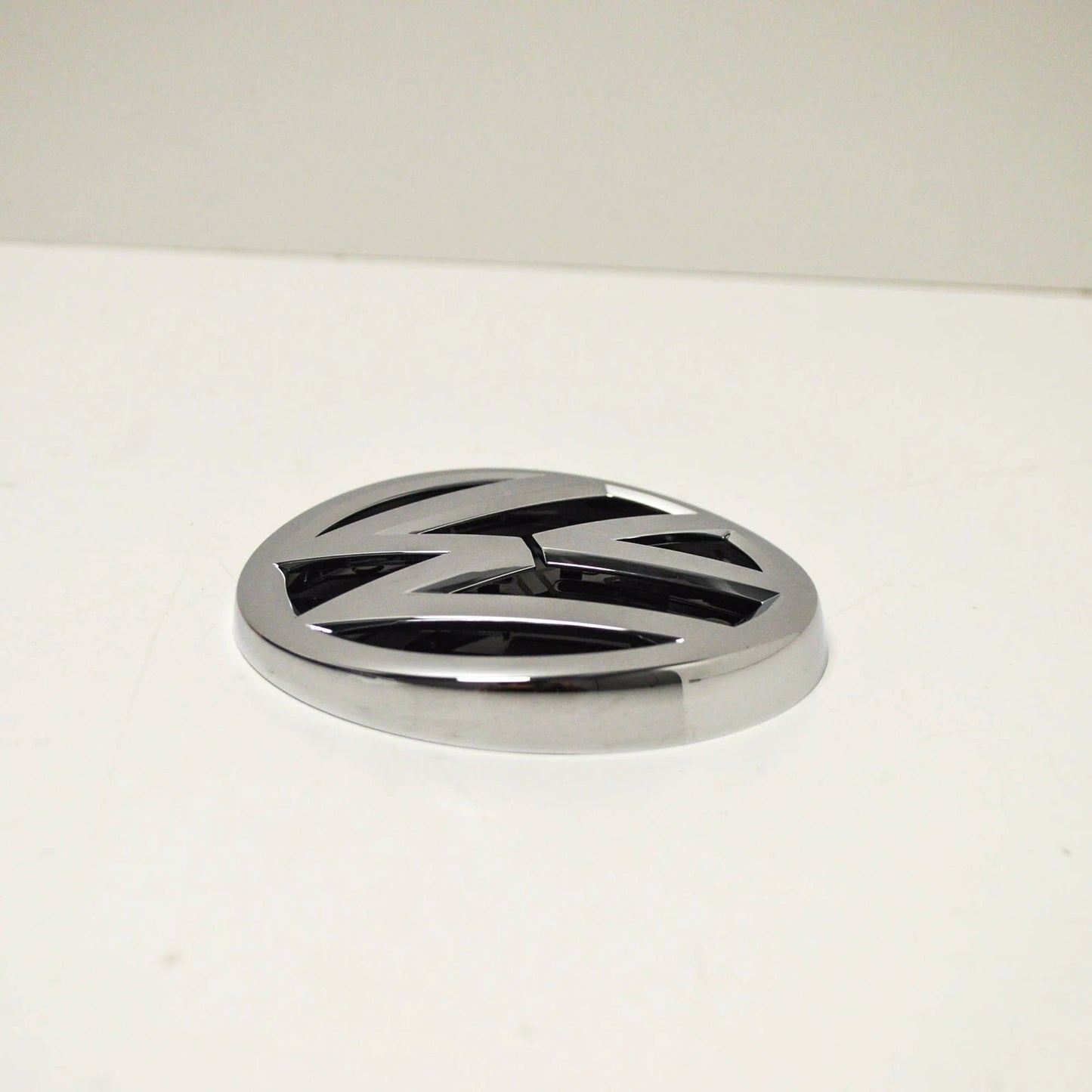 NEW VOLKSWAGEN GOLF MK7 TRUNK LID BADGE EMBLEM 5G0853617A 2015 ORIGINAL